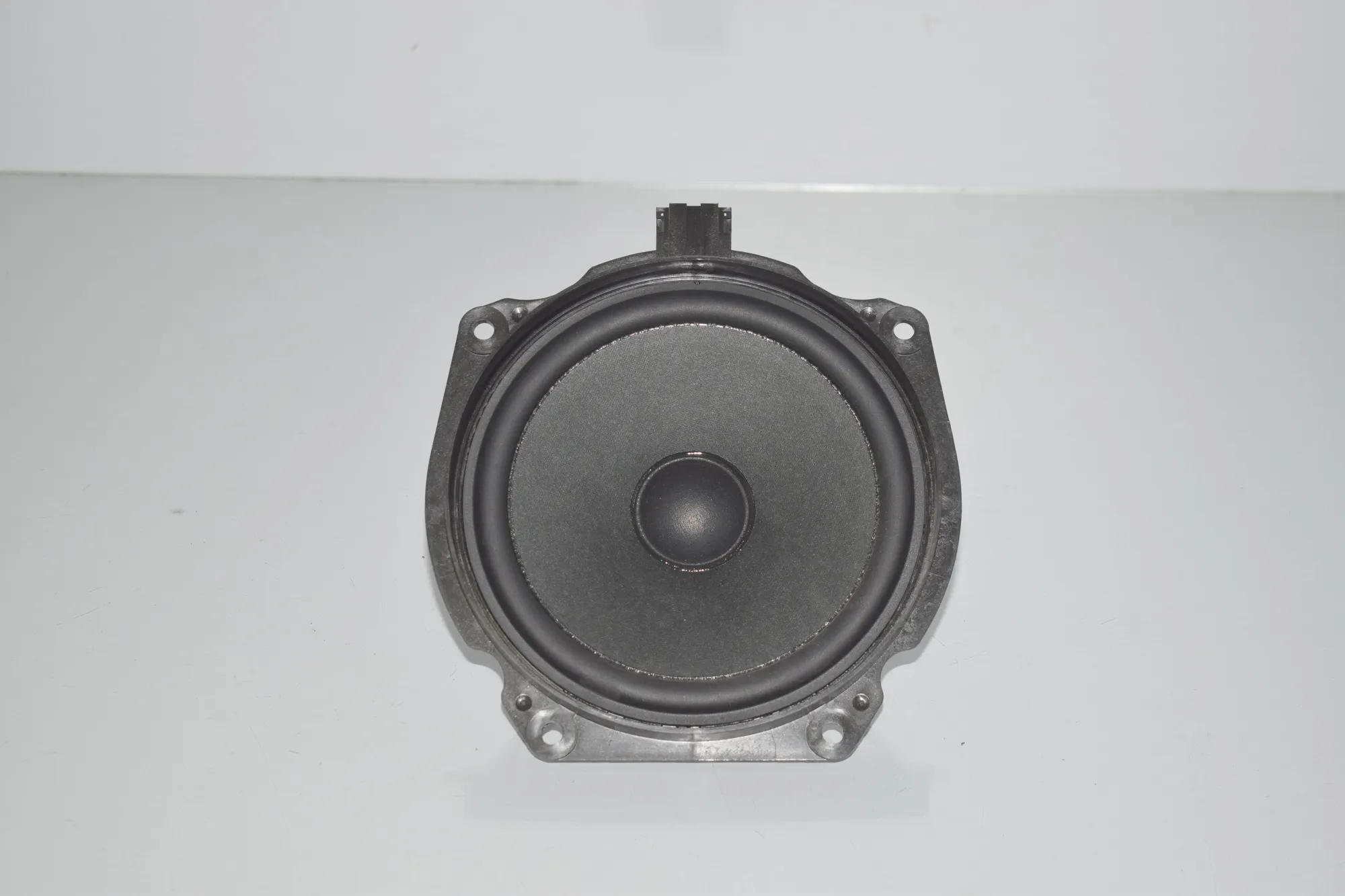 Left Side Floor Subwoofer – OEM 9267416 · BMW i3 (I01) Hybrid 2016 – 2
