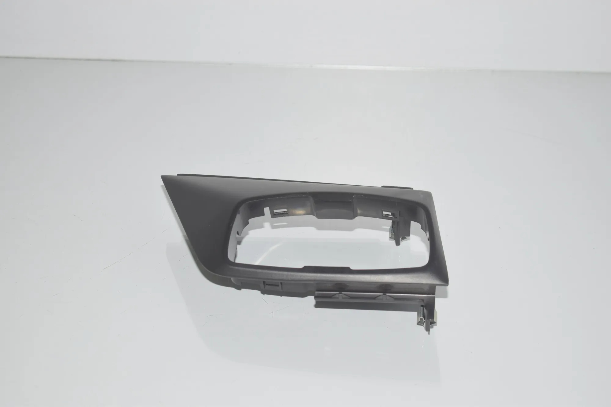 Headlight Switch Trim – OEM 9282942 · BMW i3 (I01) Hybrid 2016 – 2