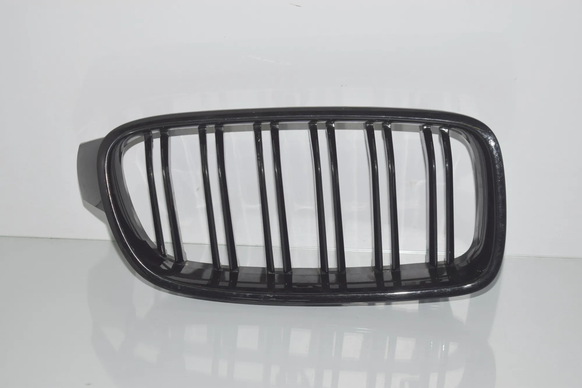 Front Right Grill – OEM 7263482 · BMW 3 (F30, F80) 320 i Efficient Dynamics 2014