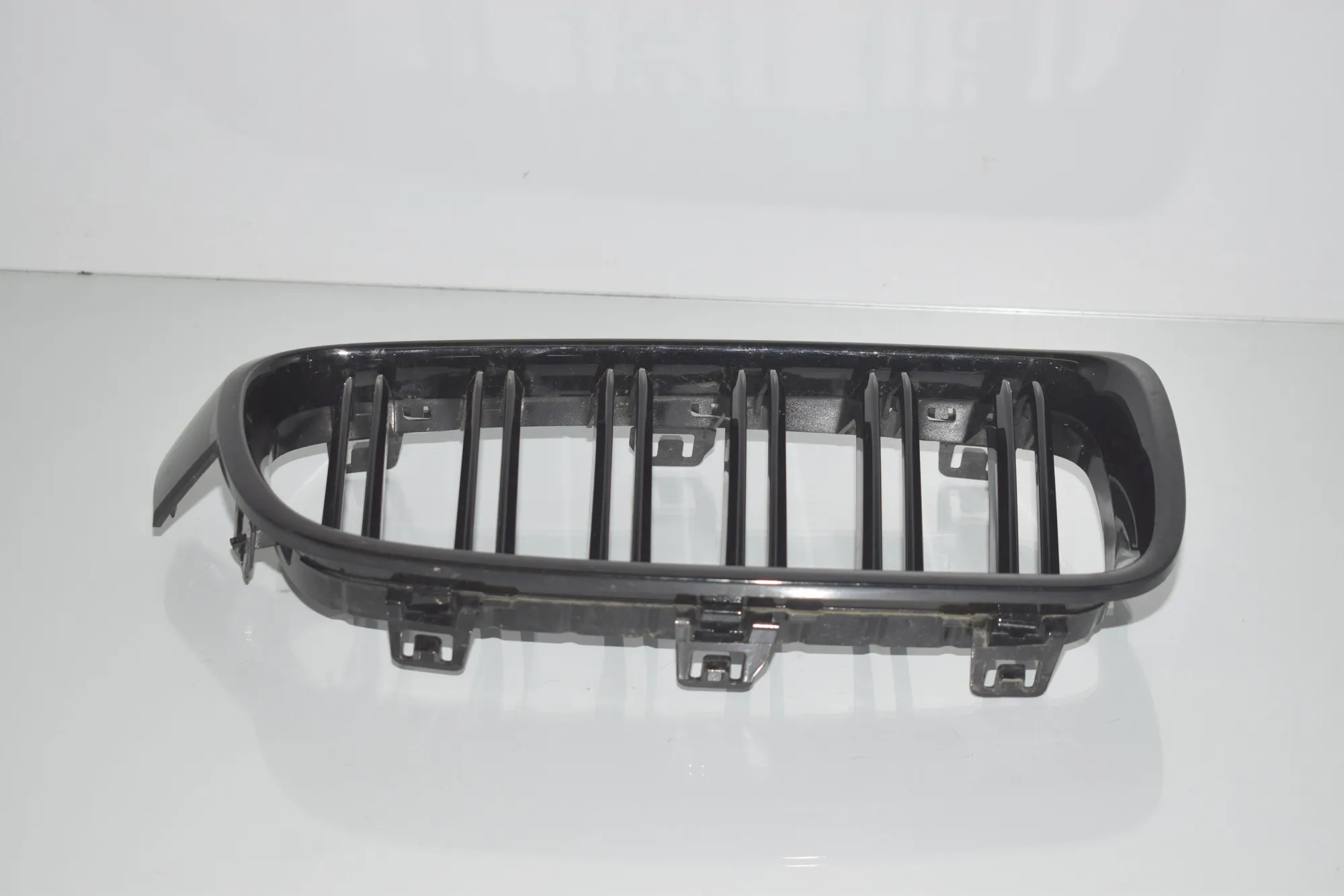 Front Right Grill – OEM 7263482 · BMW 3 (F30, F80) 320 i Efficient Dynamics 2014 – 2