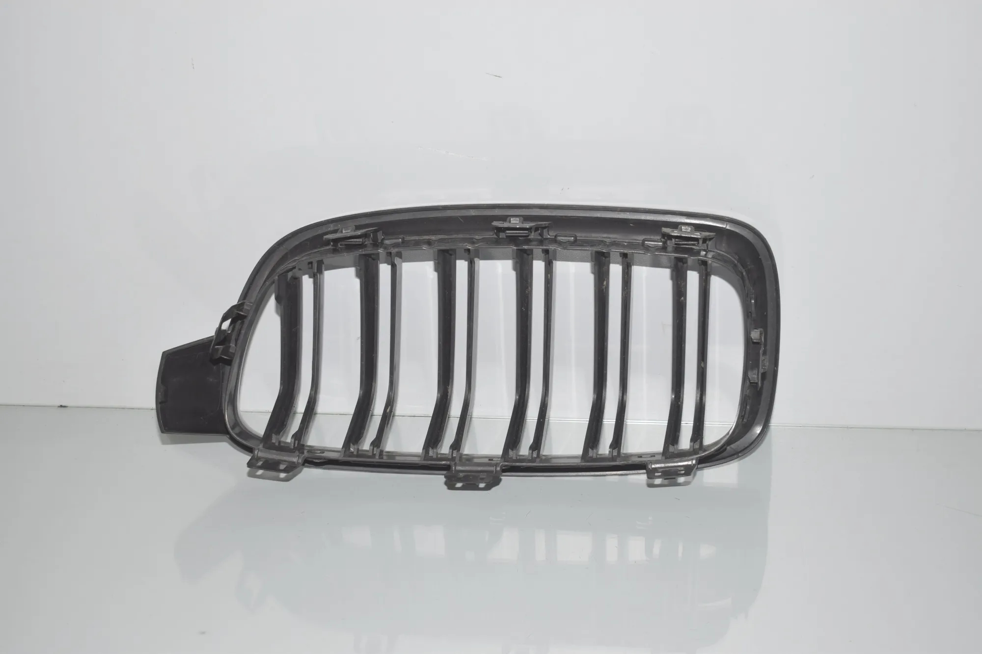 Front Right Grill – OEM 7263482 · BMW 3 (F30, F80) 320 i Efficient Dynamics 2014 – 3