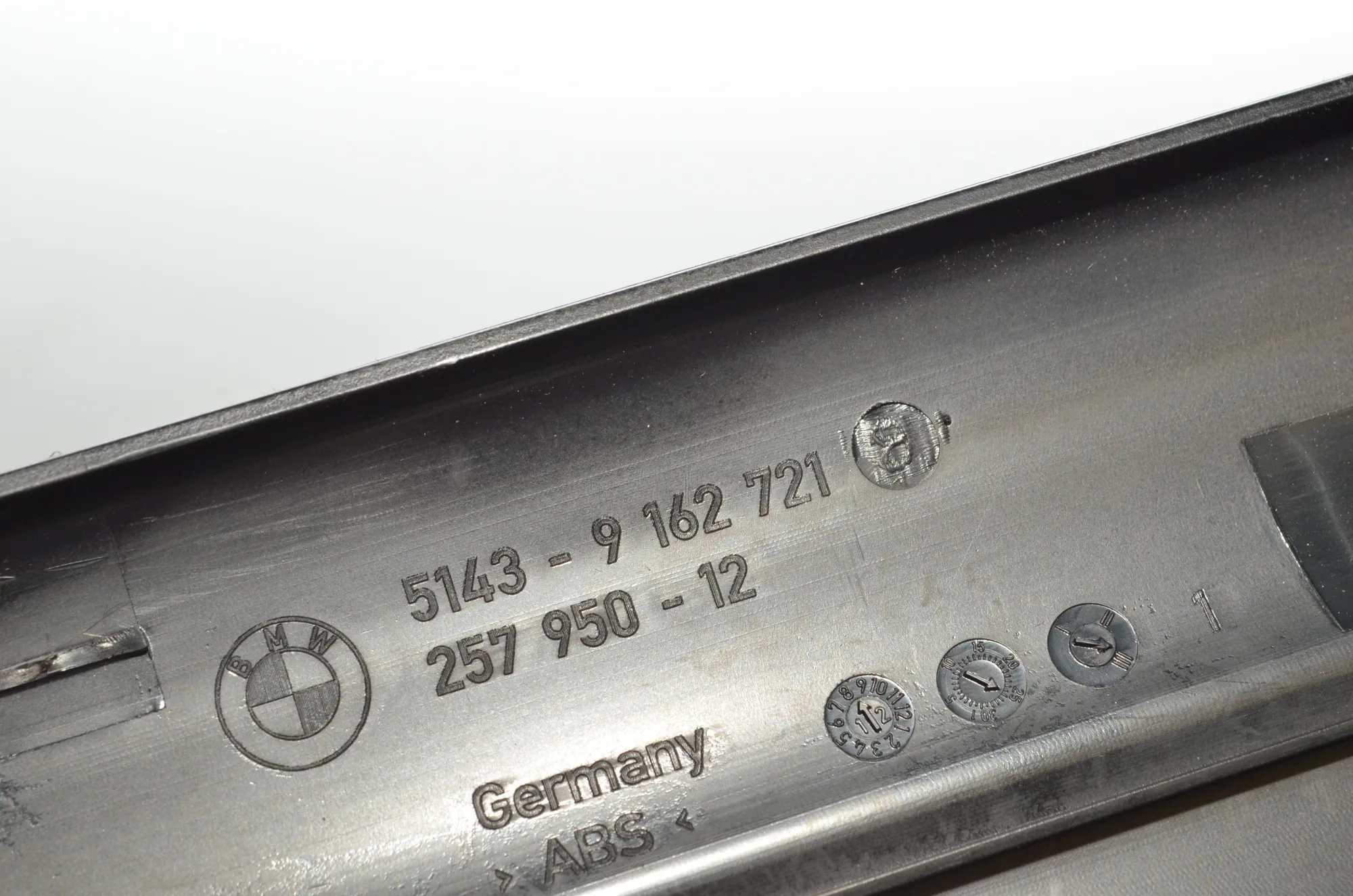 Front Right Interior Step Trim – OEM 9162721 · BMW 5 Touring (F11) M 550 d xDrive 2012 – 5