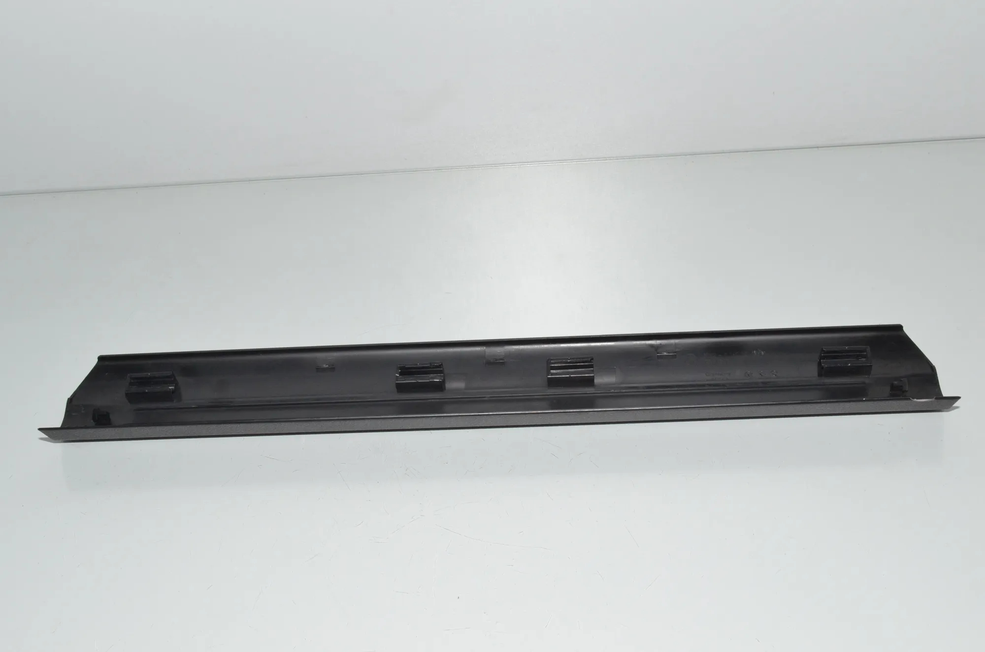 Front Right Interior Step Trim – OEM 9162721 · BMW 5 Touring (F11) M 550 d xDrive 2012 – 4
