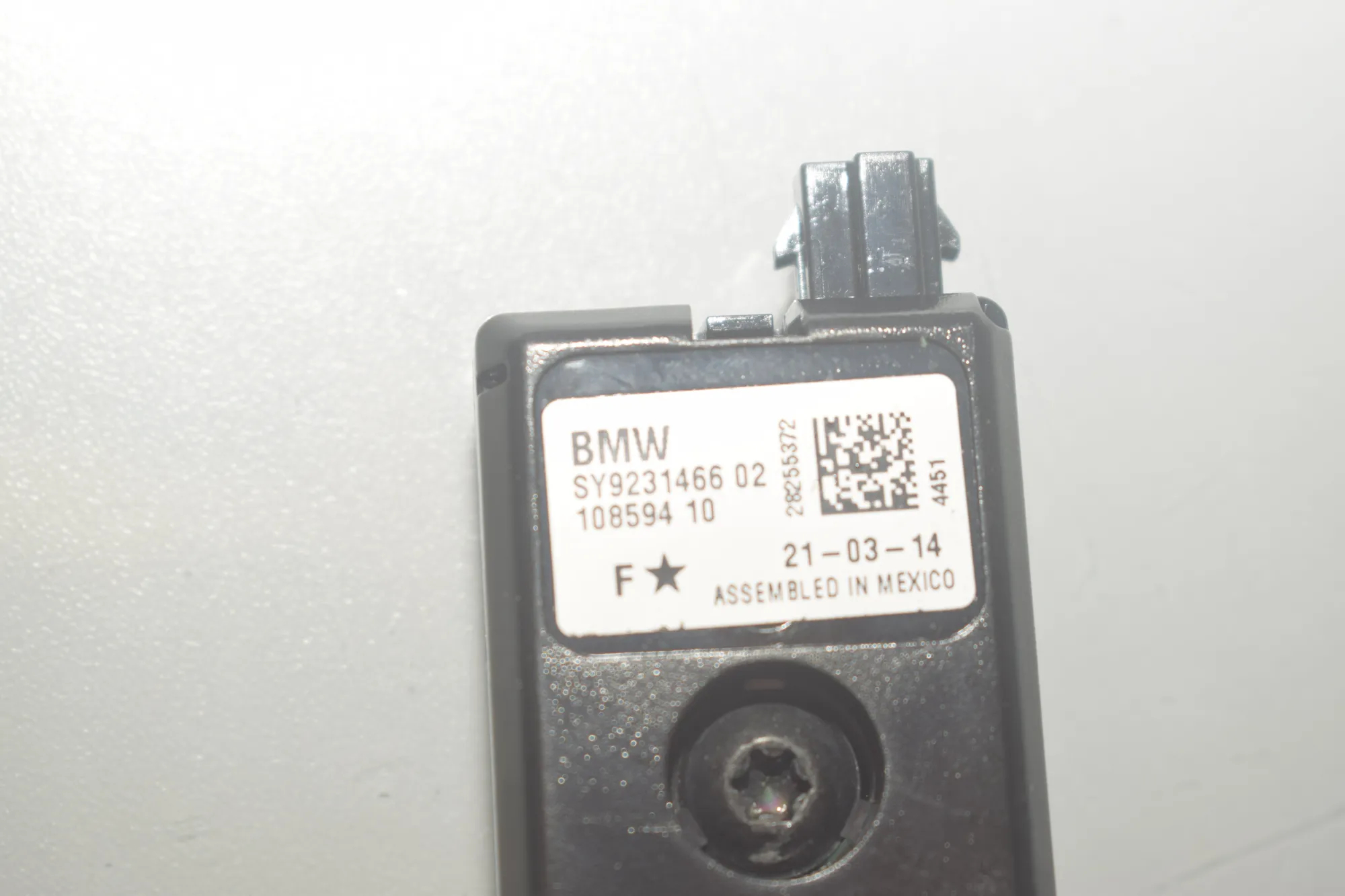 Antenna – OEM 9231466 · BMW 3 (F30, F80) 320 i Efficient Dynamics 2014 – 5