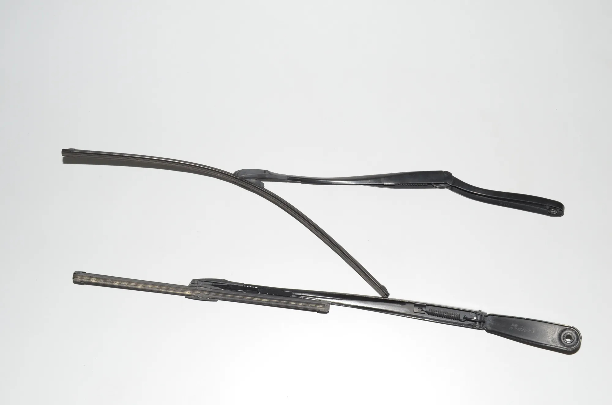 Front Wiper Arms – OEM 7203156 · BMW 5 Touring (F11) M 550 d xDrive 2012 – 4