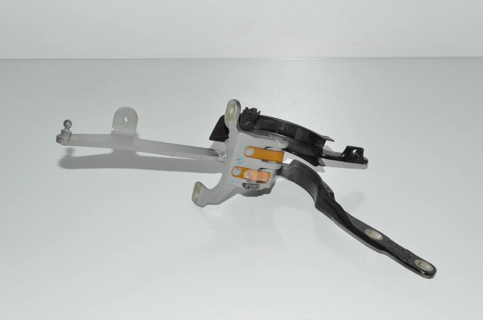 Left Side Bootlid Hinge – OEM 7206639 · BMW 5 Touring (F11) M 550 d xDrive 2012 – 4