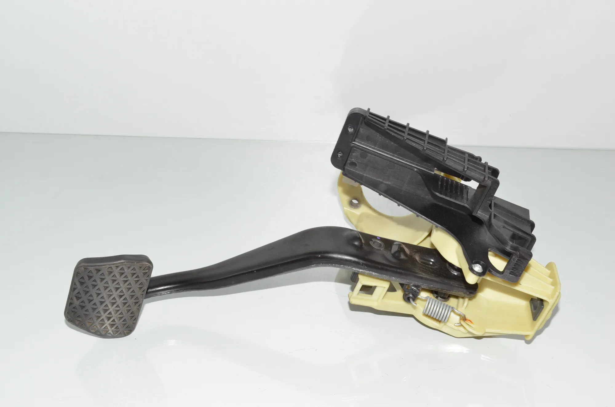 Brake Pedal – OEM 6775368 · BMW 5 Touring (F11) M 550 d xDrive 2012 – 2