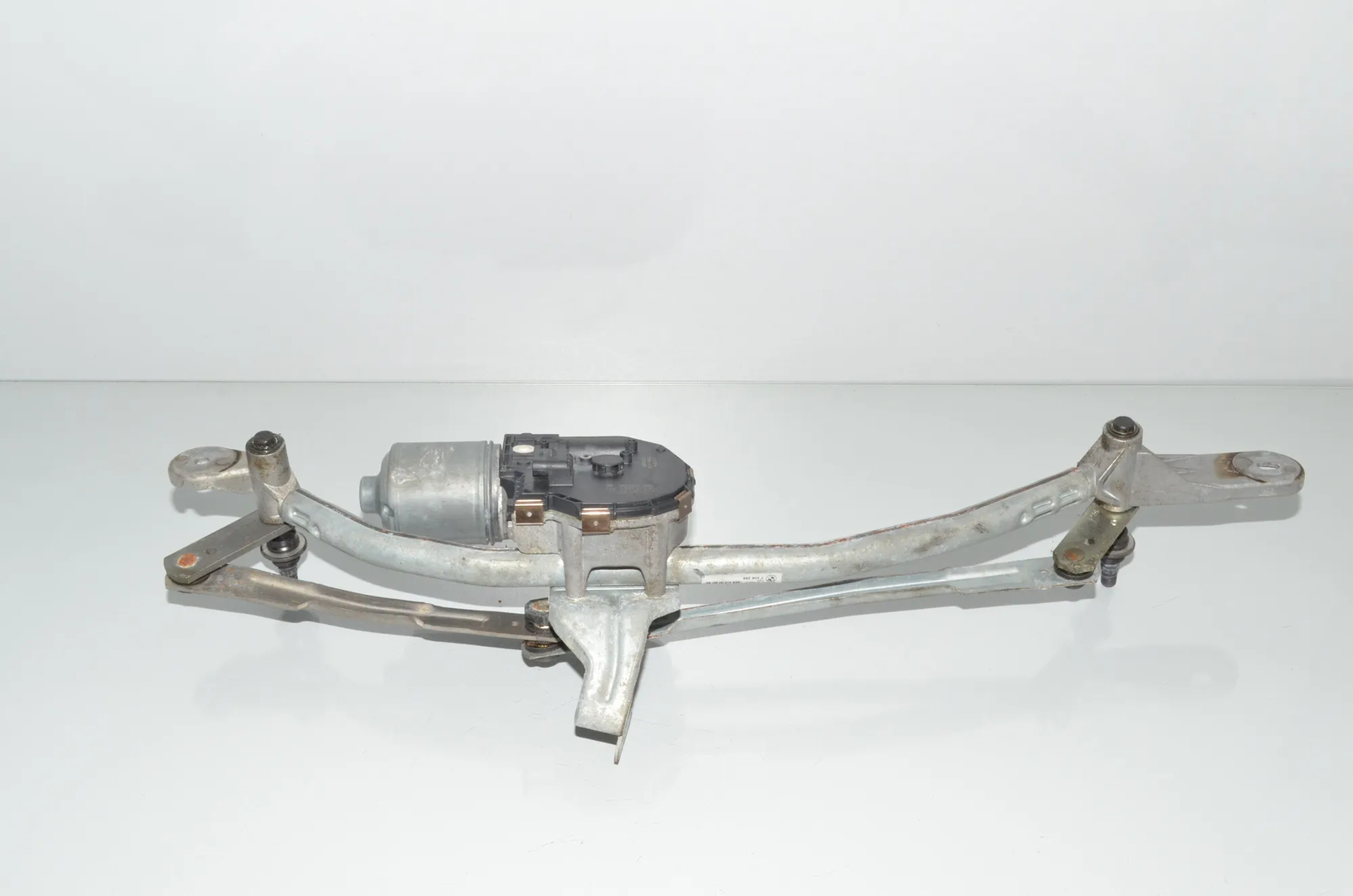 Front Windshield Wiper Mechanism – OEM 61617272451 · BMW 5 Touring (F11) M 550 d xDrive 2012 – 2