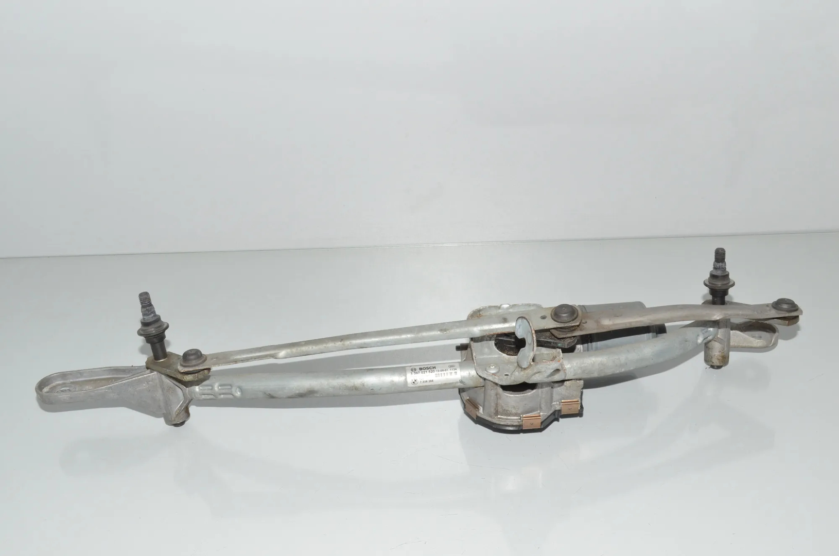 Front Windshield Wiper Mechanism – OEM 61617272451 · BMW 5 Touring (F11) M 550 d xDrive 2012 – 3