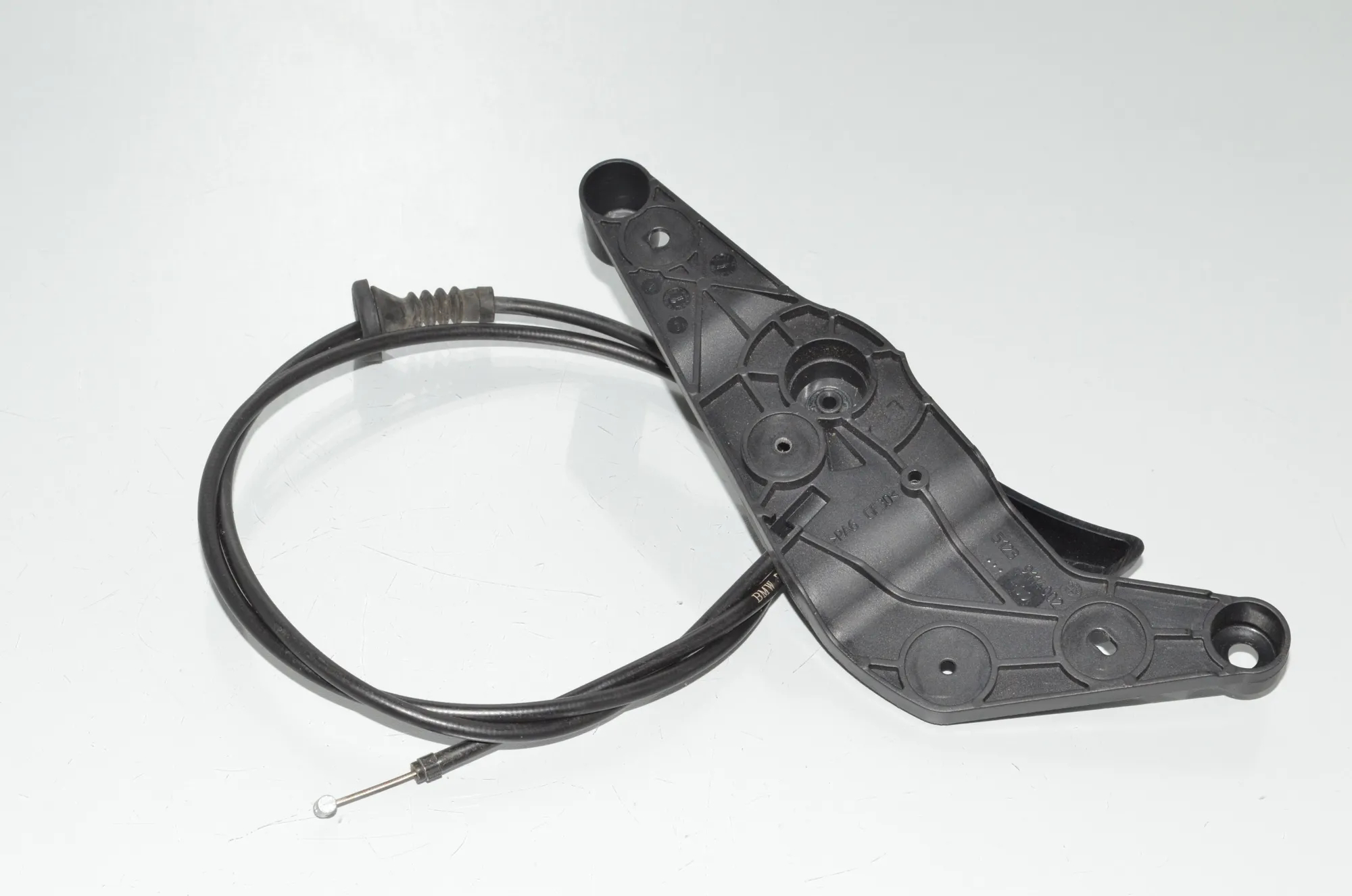 Bonnet Release Handle – OEM 9114002 · BMW 5 Touring (F11) M 550 d xDrive 2012 – 4