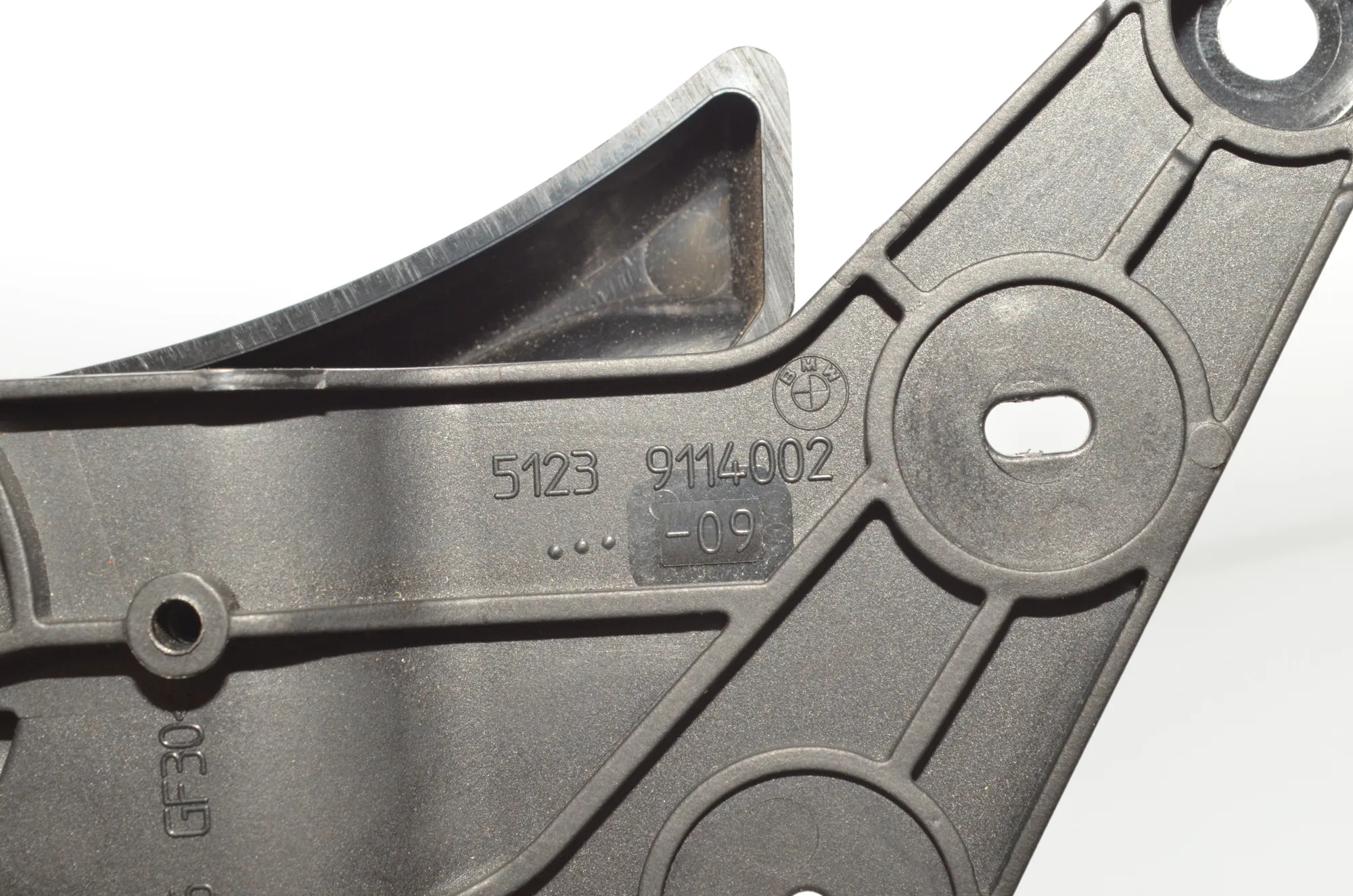 Bonnet Release Handle – OEM 9114002 · BMW 5 Touring (F11) M 550 d xDrive 2012 – 6