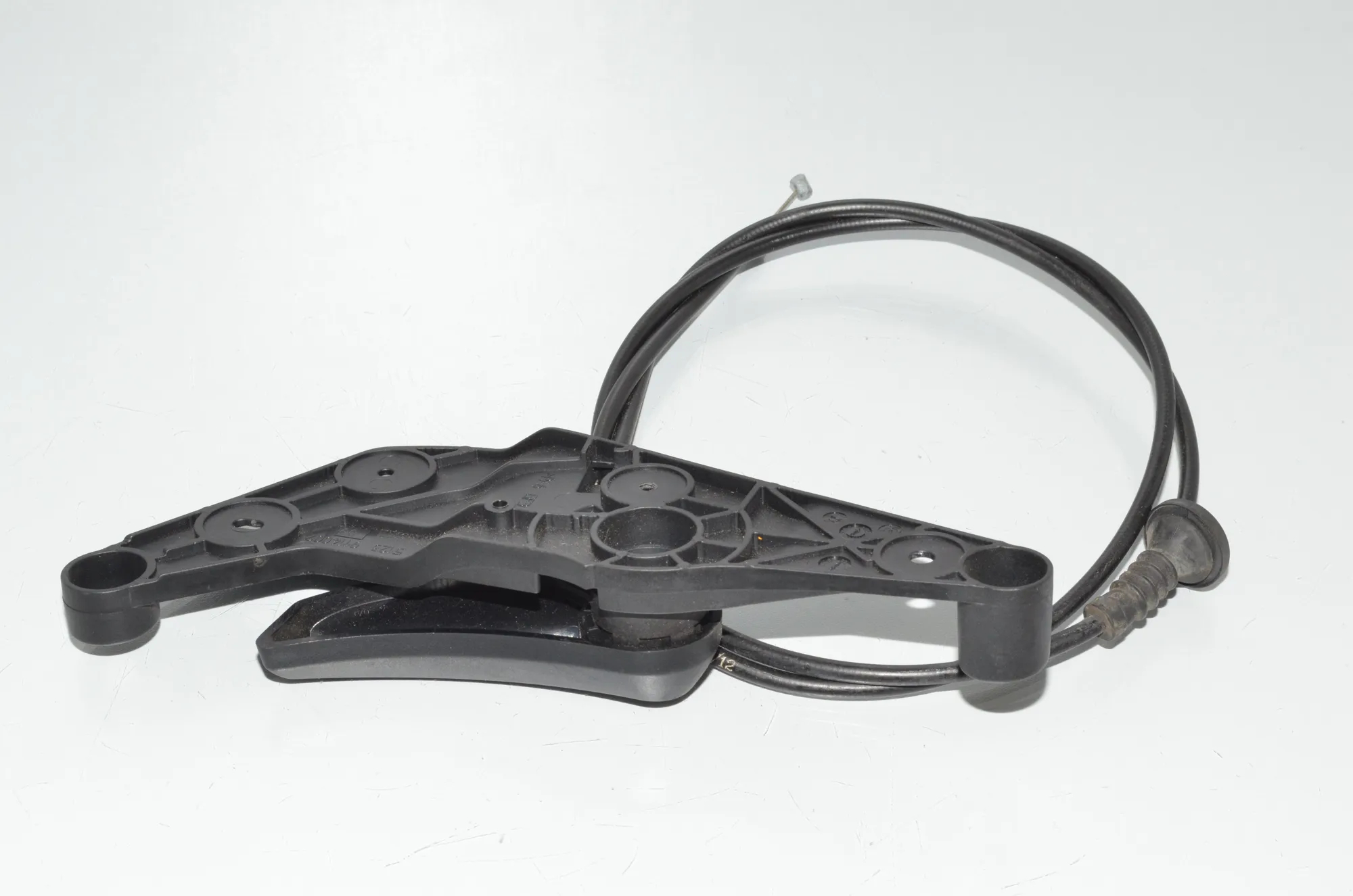 Bonnet Release Handle – OEM 9114002 · BMW 5 Touring (F11) M 550 d xDrive 2012 – 3