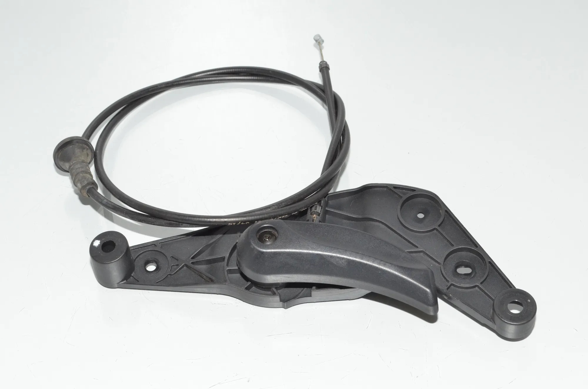 Bonnet Release Handle – OEM 9114002 · BMW 5 Touring (F11) M 550 d xDrive 2012