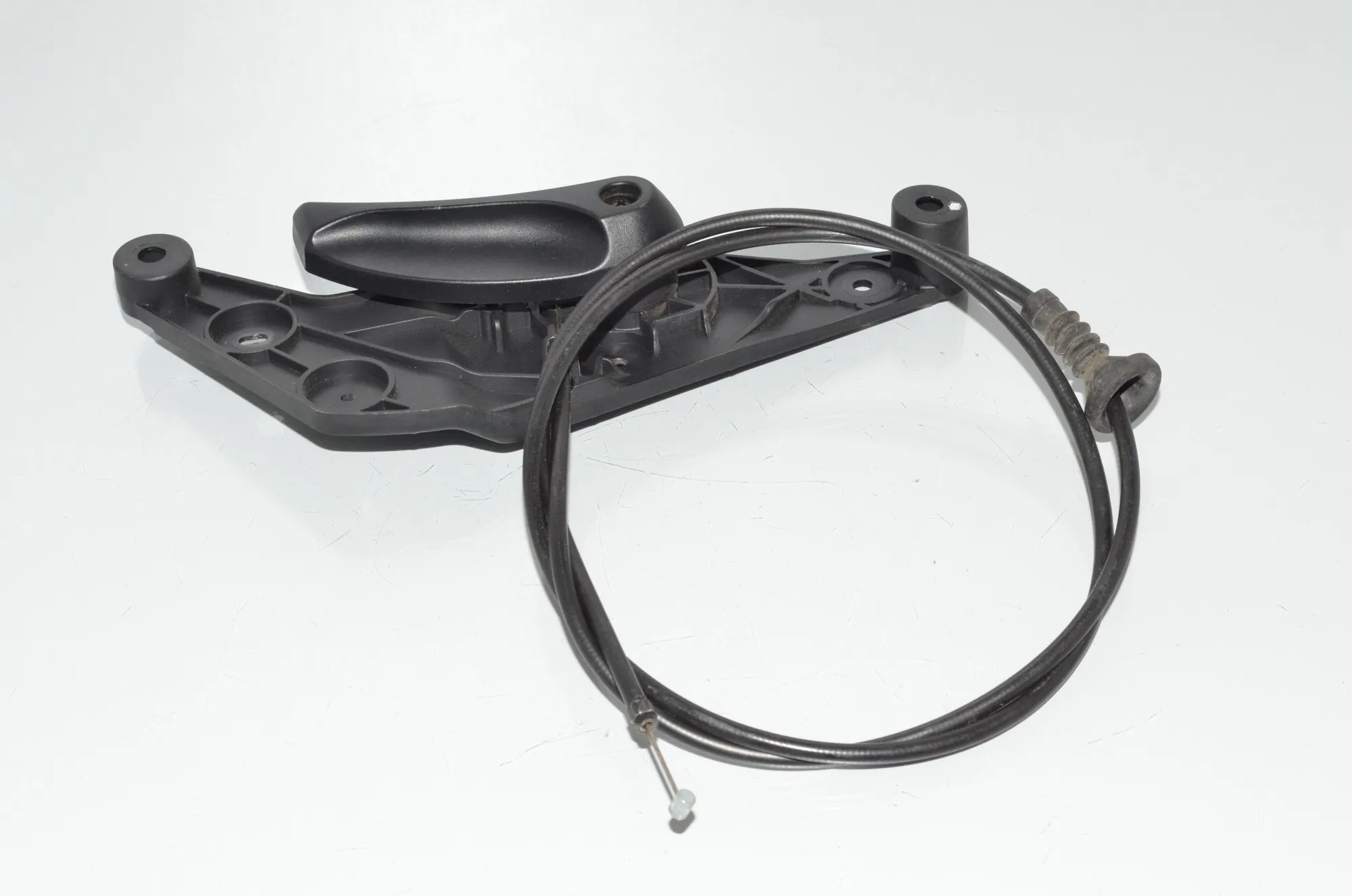 Bonnet Release Handle – OEM 9114002 · BMW 5 Touring (F11) M 550 d xDrive 2012 – 2