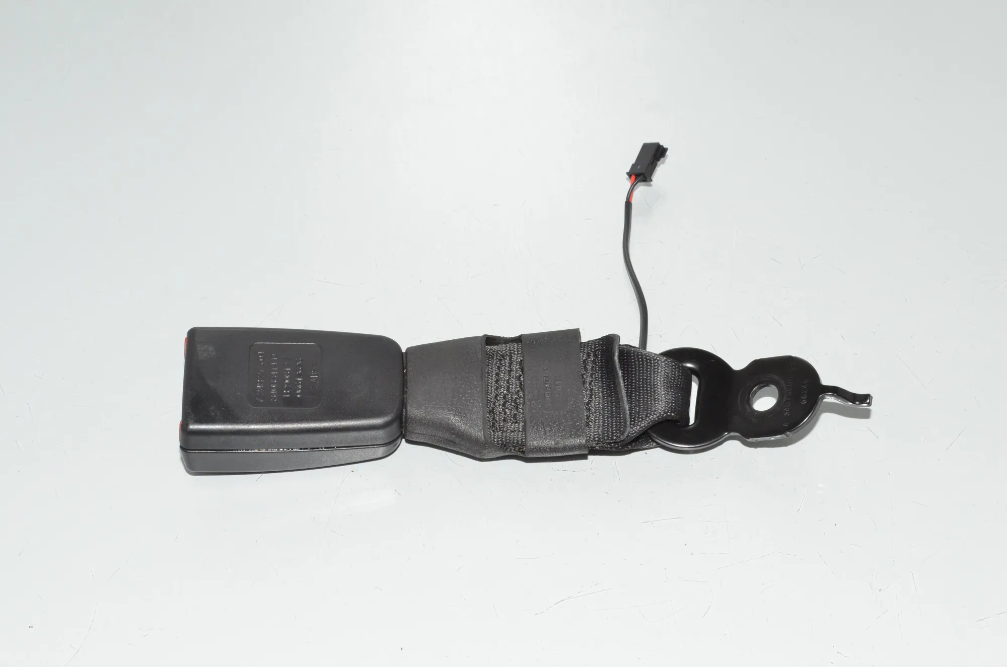 Rear Middle Seat Buckle – OEM 7243275 · BMW 5 Touring (F11) M 550 d xDrive 2012 – 4