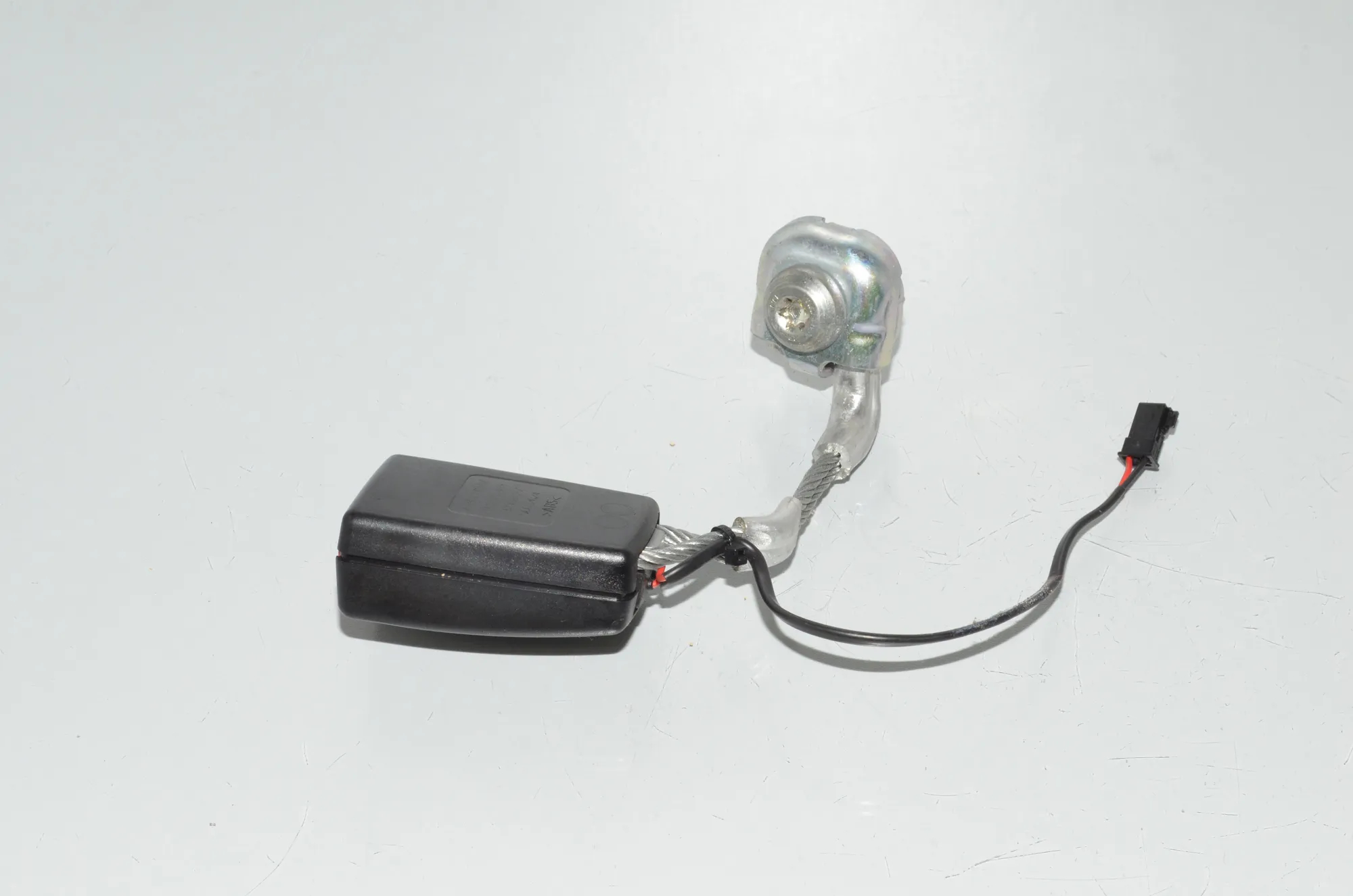 Rear Left Seat Buckle – OEM 7243273 · BMW 5 Touring (F11) M 550 d xDrive 2012 – 4