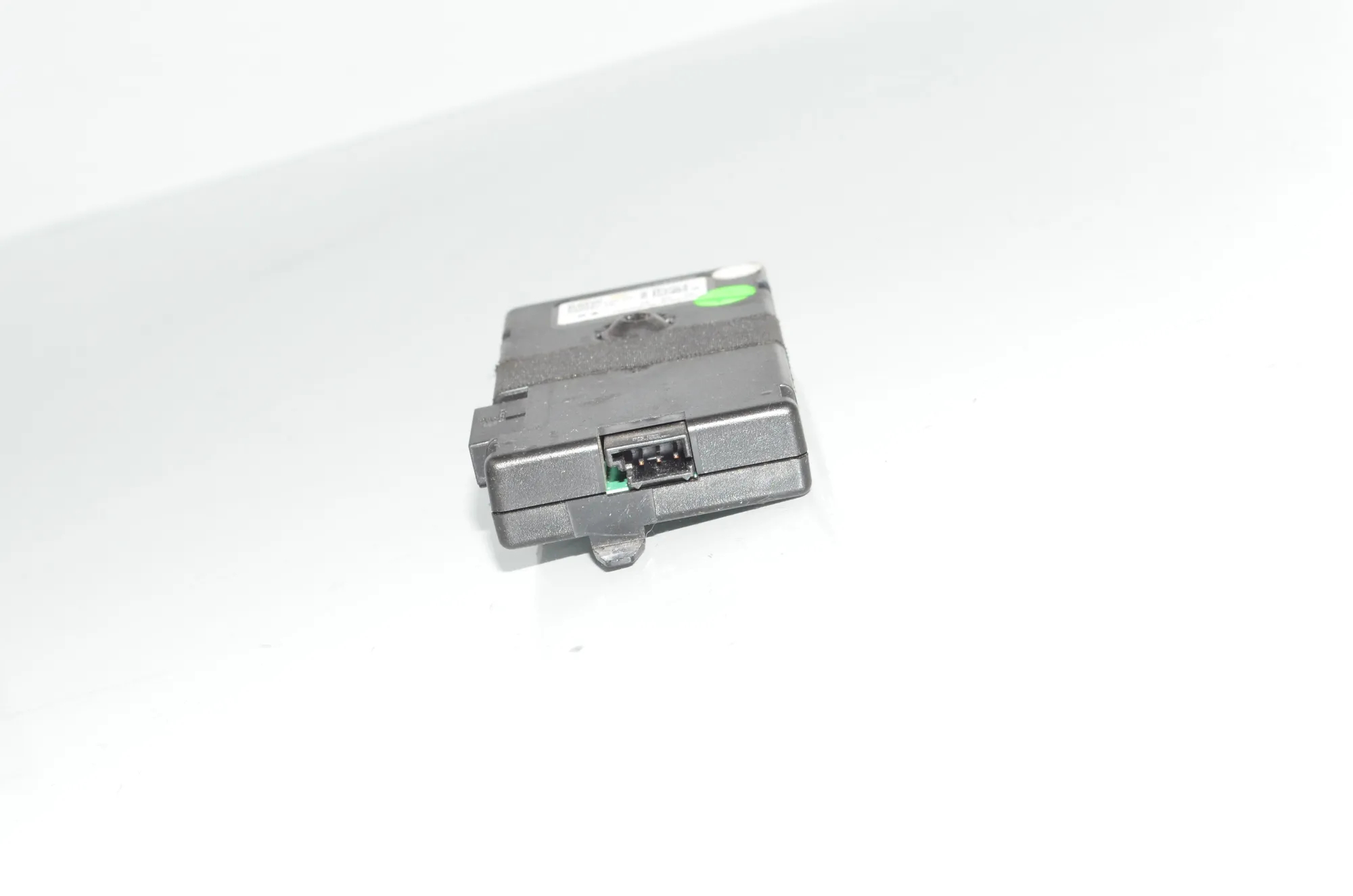 Antenna Amplifier – OEM 65209231175 · BMW 4 Coupe (F32, F82) BMW 4 Coupe (F32, F82) 418 d 2015 – 5