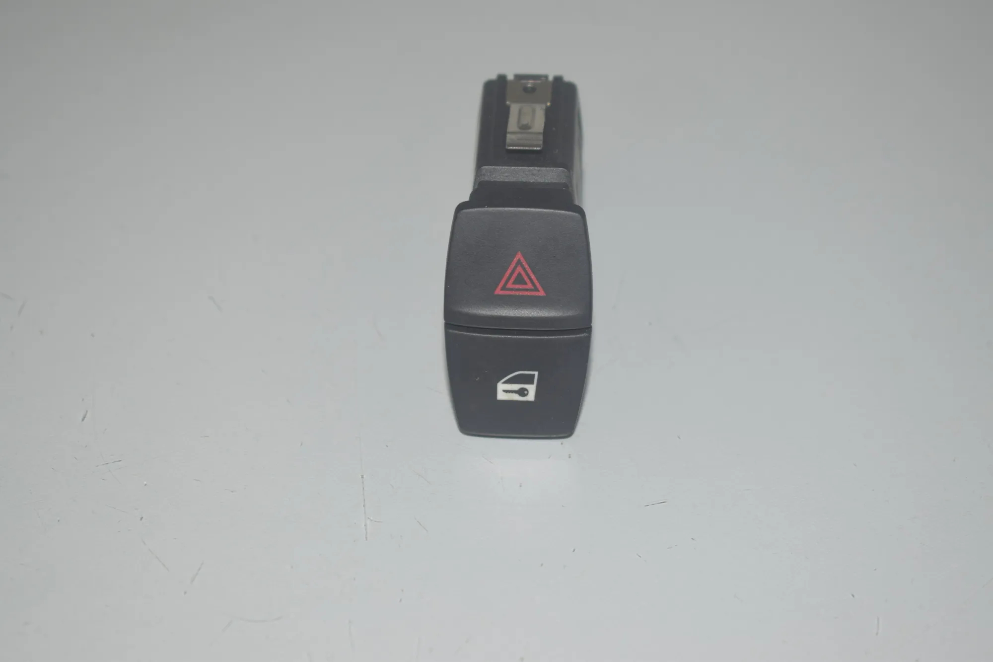 Hazard Button – OEM 9231786 · BMW 3 (F30, F80) 320 i Efficient Dynamics 2014