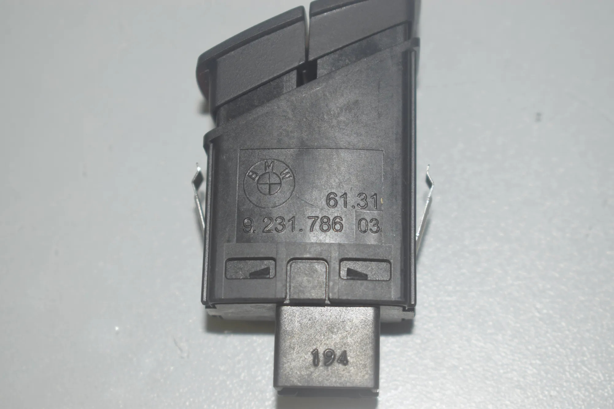 Hazard Button – OEM 9231786 · BMW 3 (F30, F80) 320 i Efficient Dynamics 2014 – 5