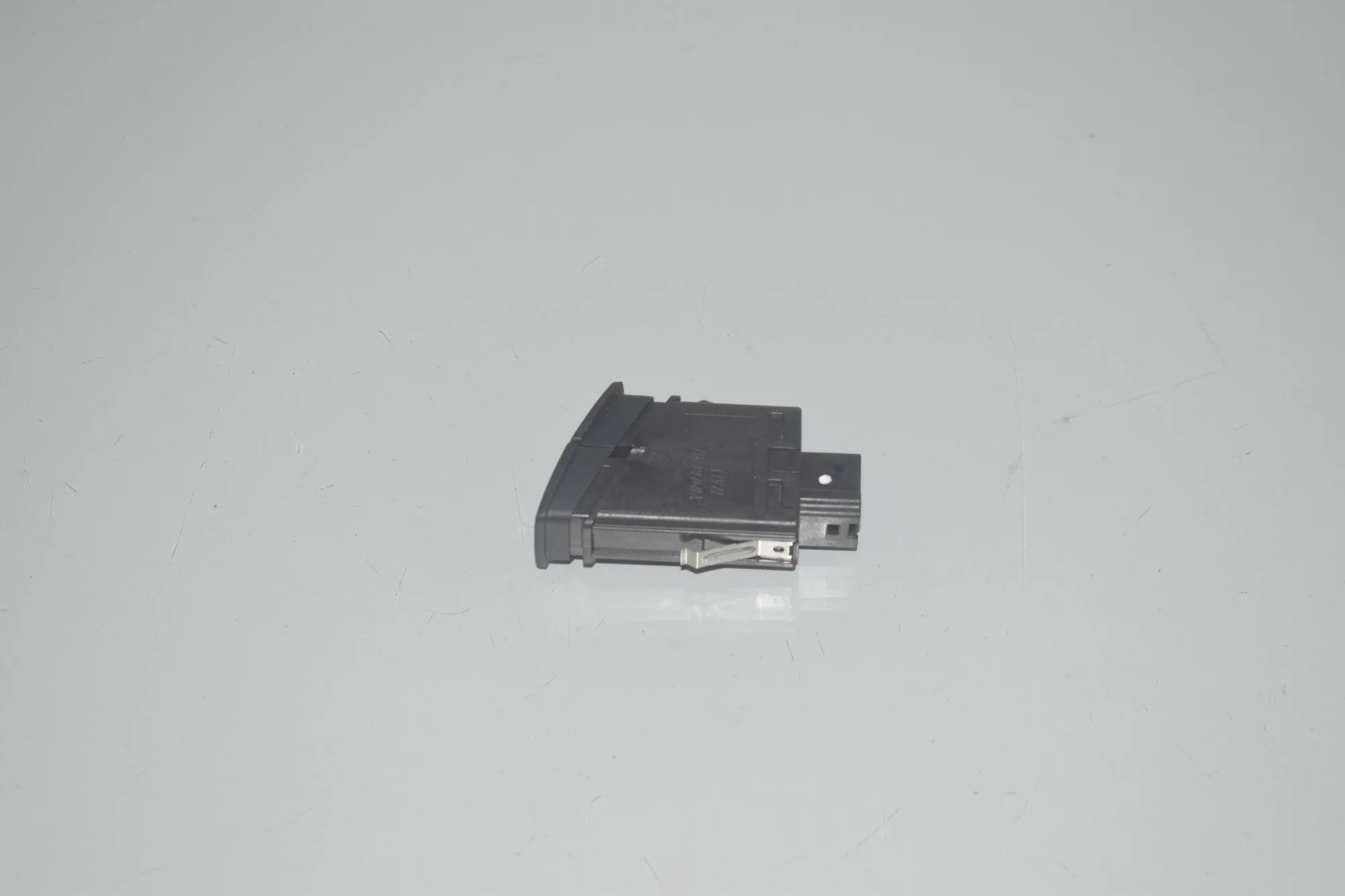 Hazard Button – OEM 9231786 · BMW 3 (F30, F80) 320 i Efficient Dynamics 2014 – 2