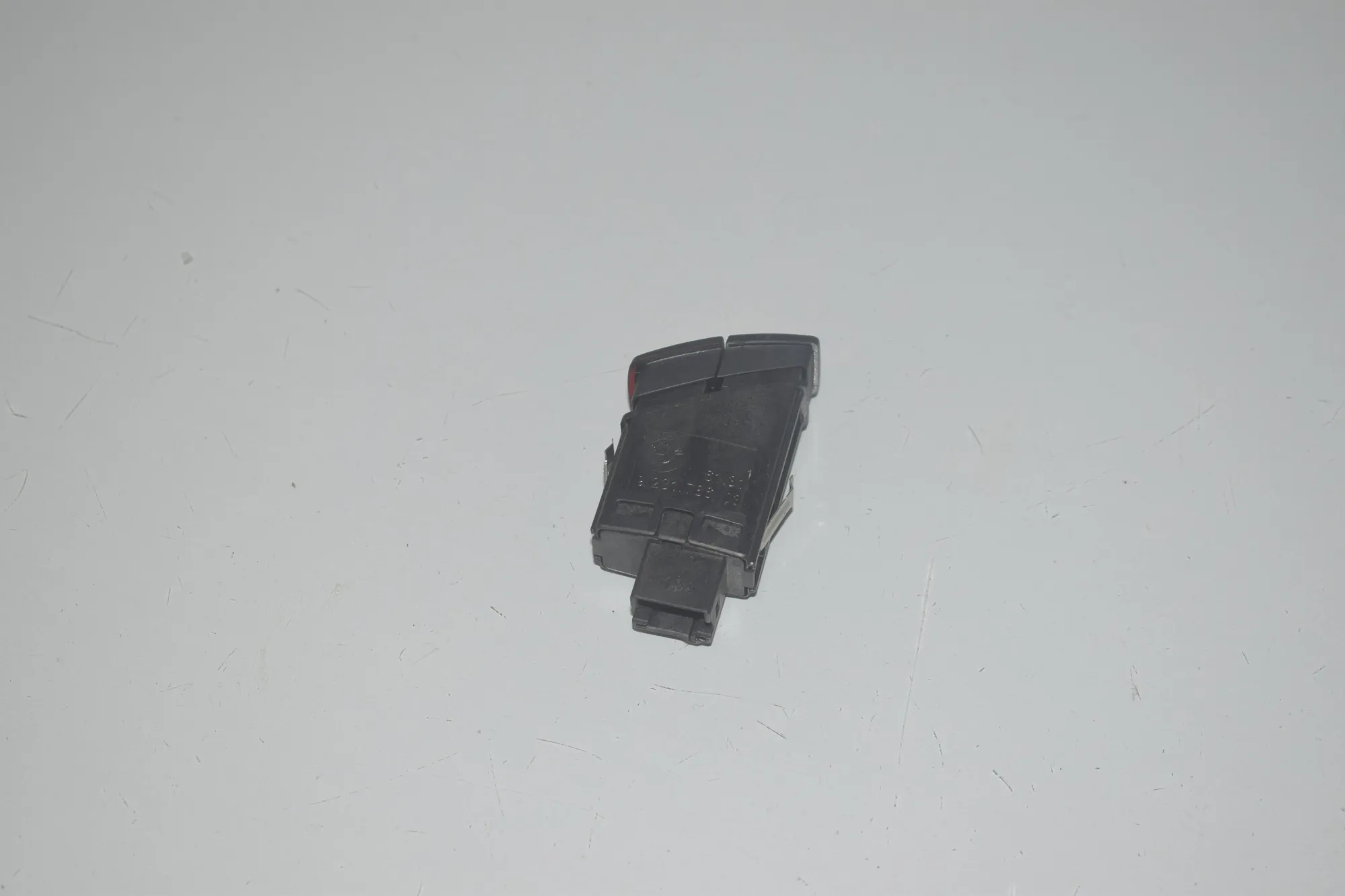 Hazard Button – OEM 9231786 · BMW 3 (F30, F80) 320 i Efficient Dynamics 2014 – 3