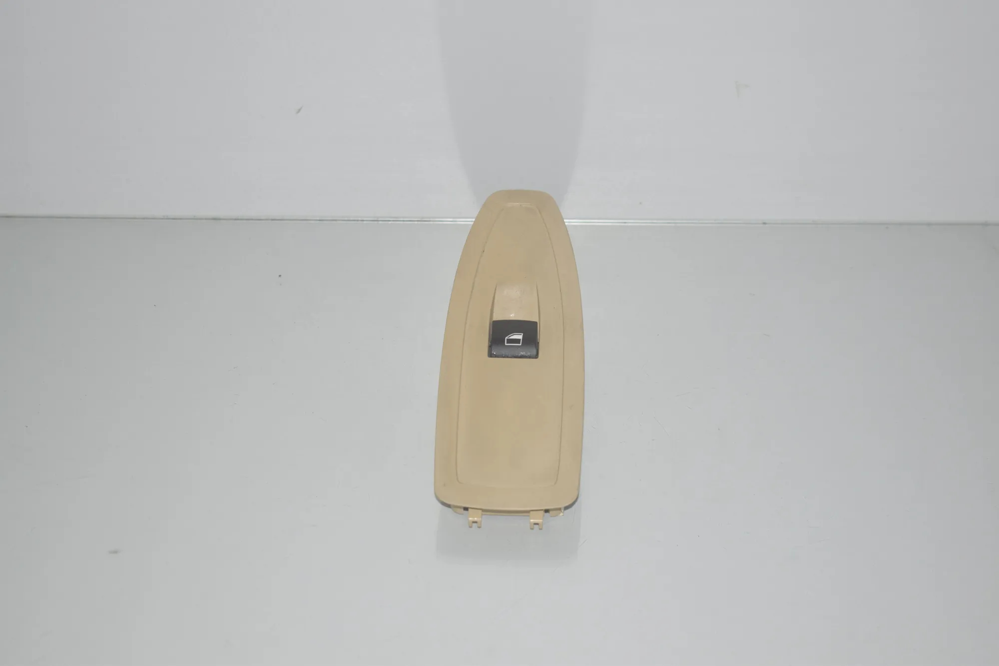 Front Right Door Window Switch – OEM 9208107 · BMW 3 (F30, F80) 320 i Efficient Dynamics 2014