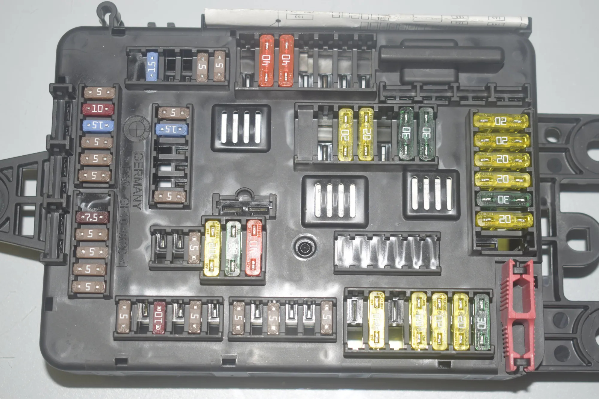 Fuse Box – OEM 9337880 · BMW 3 (F30, F80) 320 i Efficient Dynamics 2014 – 4