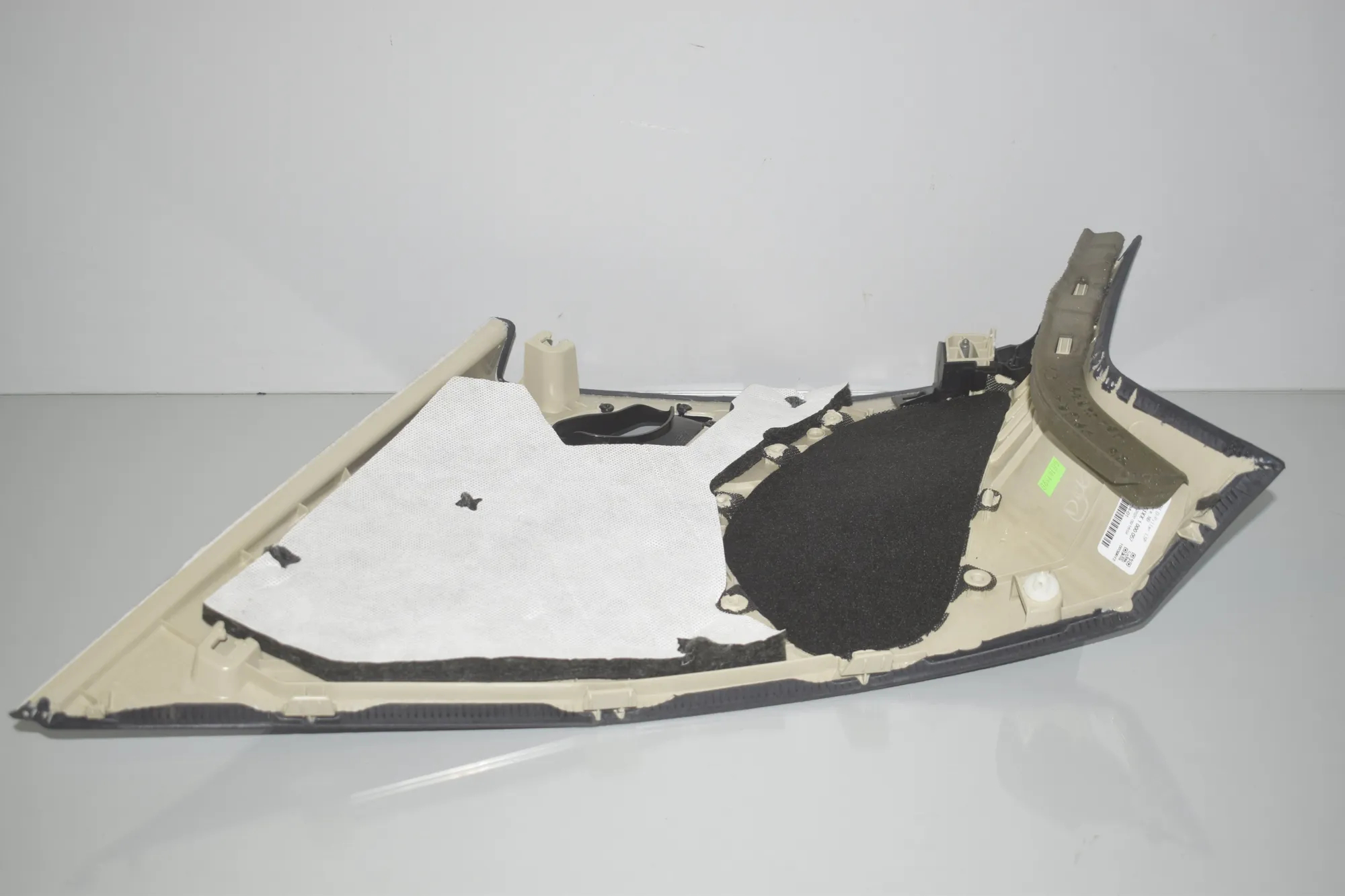Right Side B Pillar Trim – OEM 5A16FC6 · BMW X7 (G07) BMW X7 (G07) xDrive M 50 D 2023 – 3