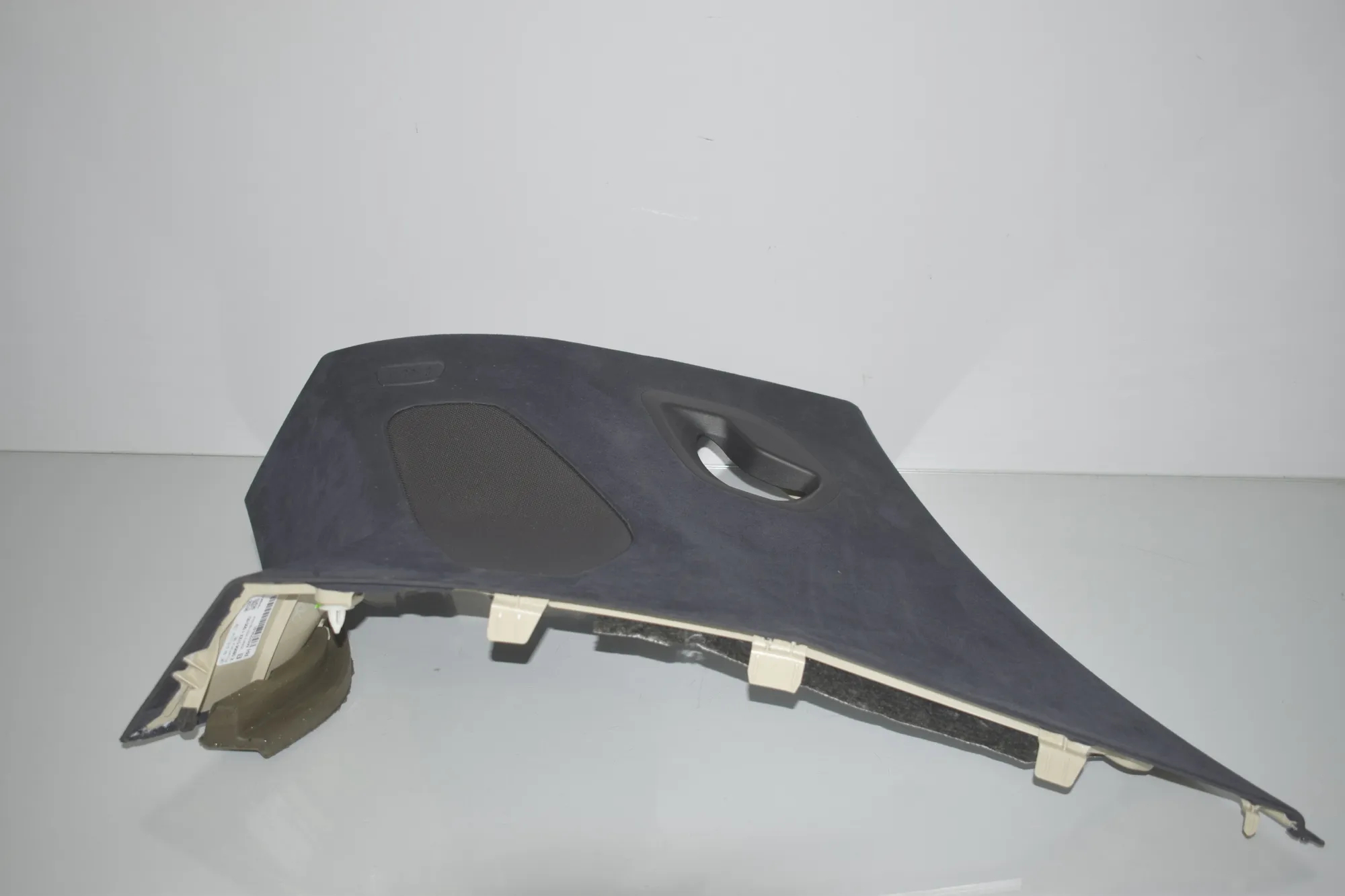 Right Side B Pillar Trim – OEM 5A16FC6 · BMW X7 (G07) BMW X7 (G07) xDrive M 50 D 2023 – 2