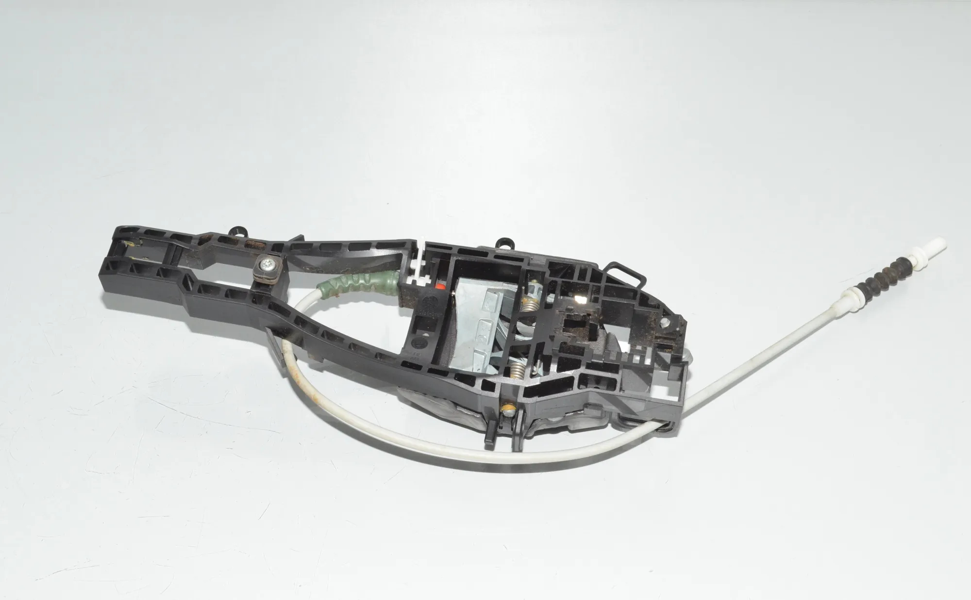 Rear Right Door Interior Handle Frame – OEM 7242568 · BMW 3 (F30, F80) 320 i Efficient Dynamics 2014 – 2