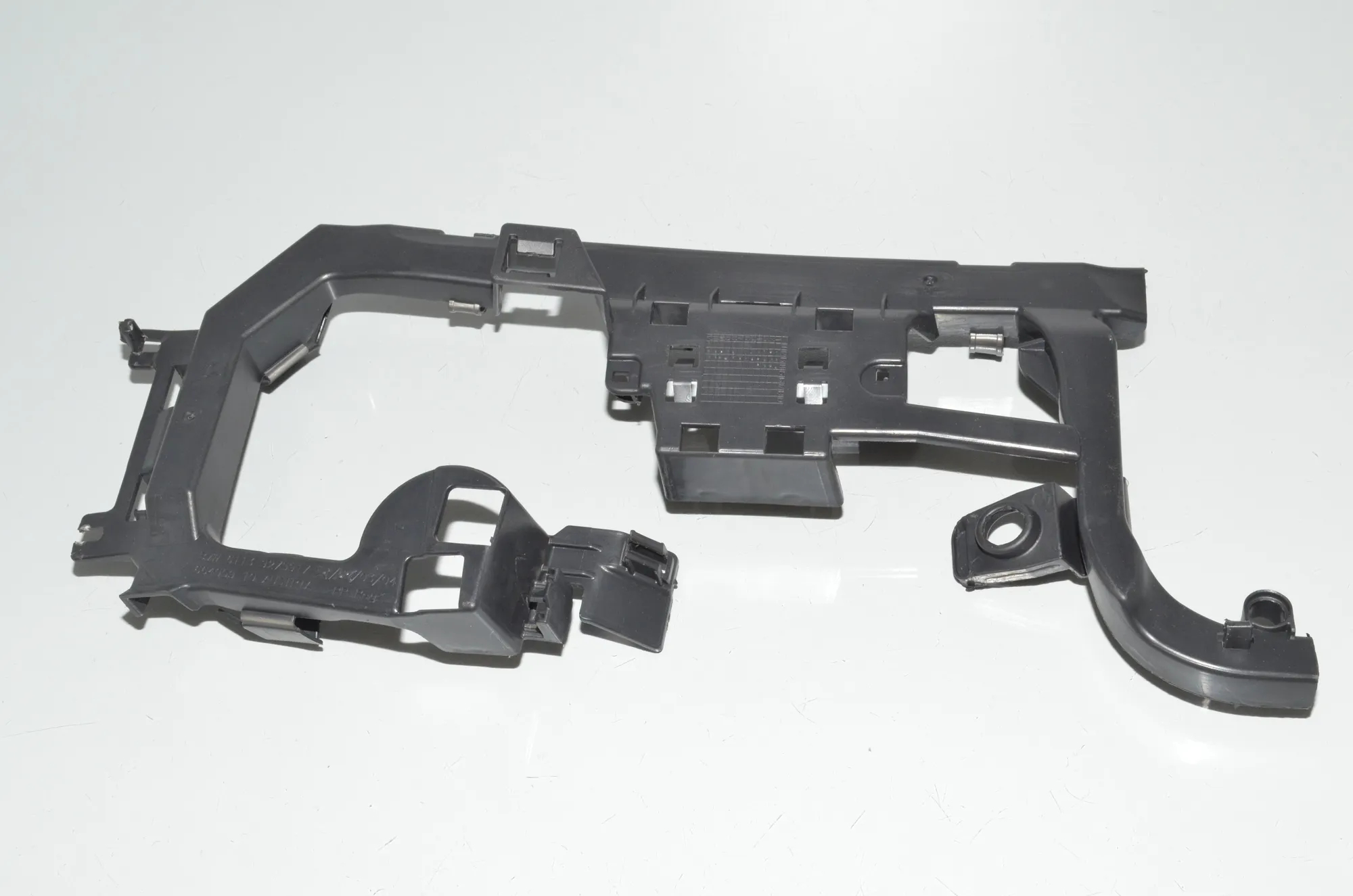 Bracket – OEM 9275917 · BMW 3 (F30, F80) 320 i Efficient Dynamics 2014 – 2