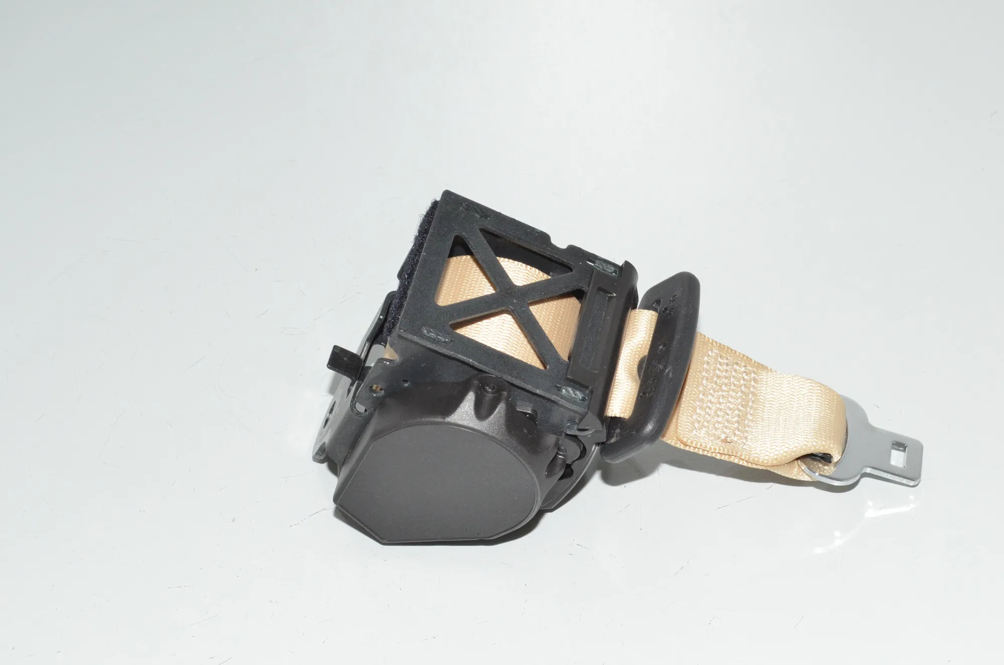 Rear Middle Seatbelt – OEM 7310214 · BMW 3 (F30, F80) 320 i Efficient Dynamics 2014 – 2
