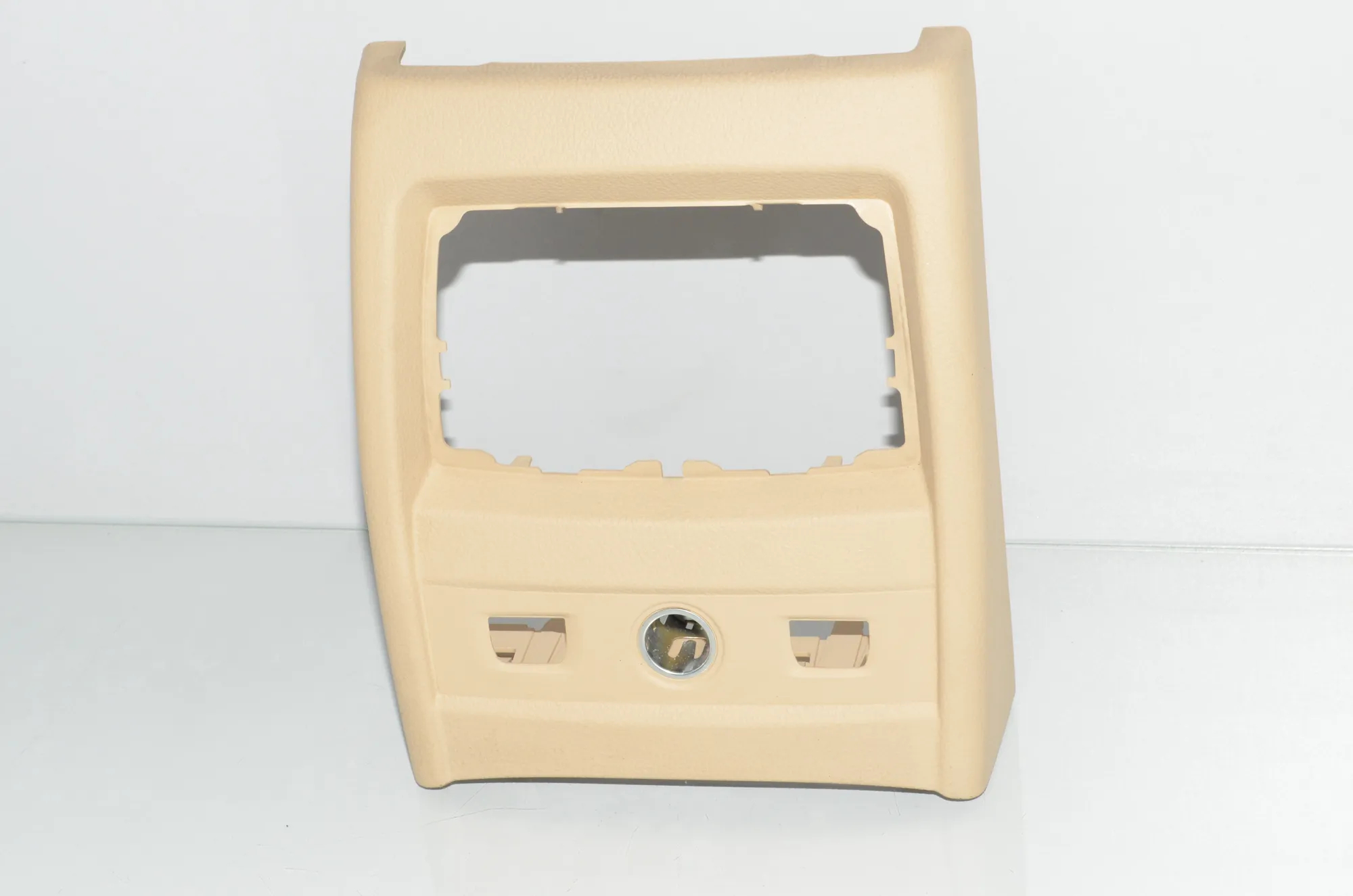 Center Console Trim – OEM 9222046 · BMW 3 (F30, F80) 320 i Efficient Dynamics 2014