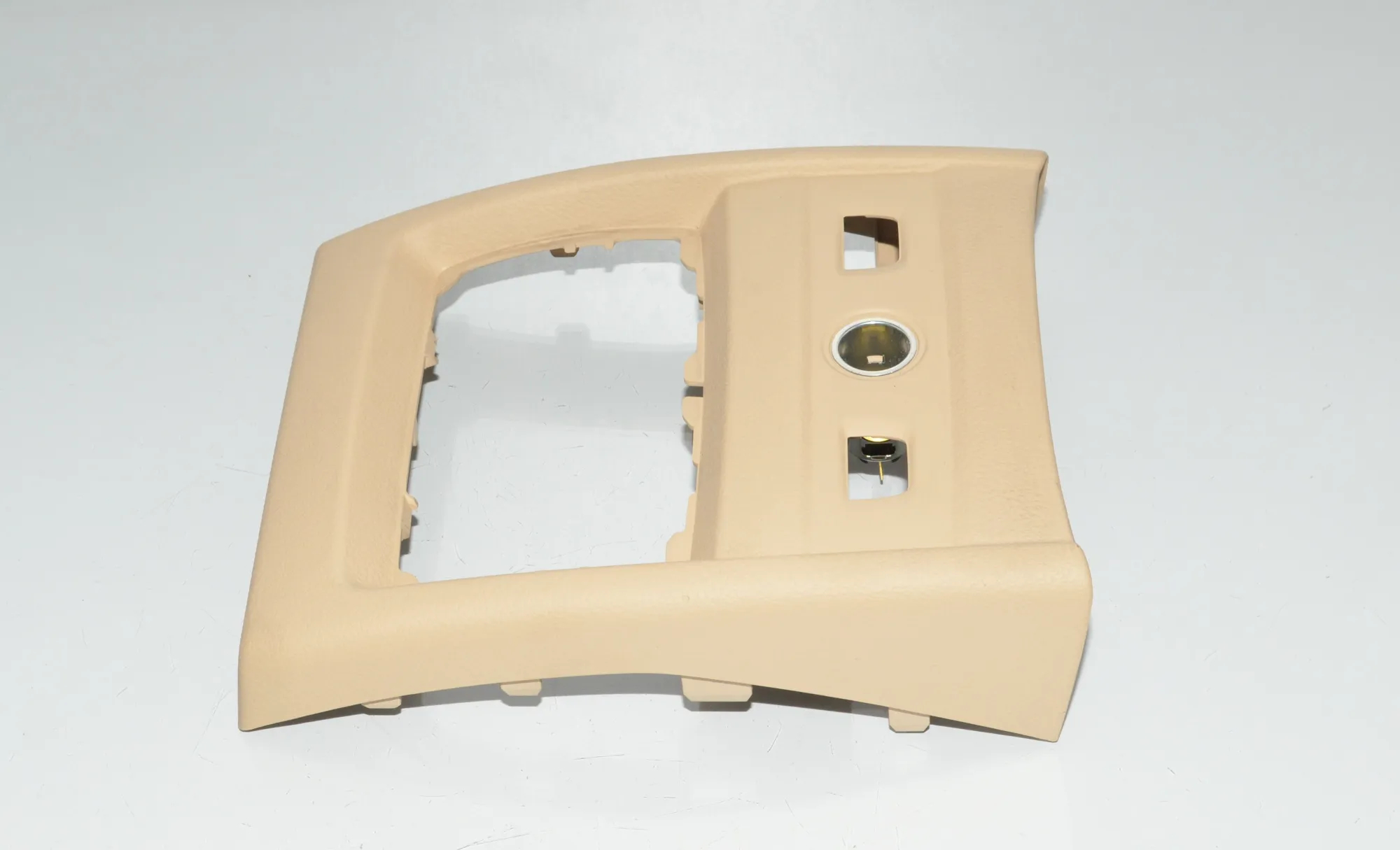 Center Console Trim – OEM 9222046 · BMW 3 (F30, F80) 320 i Efficient Dynamics 2014 – 2