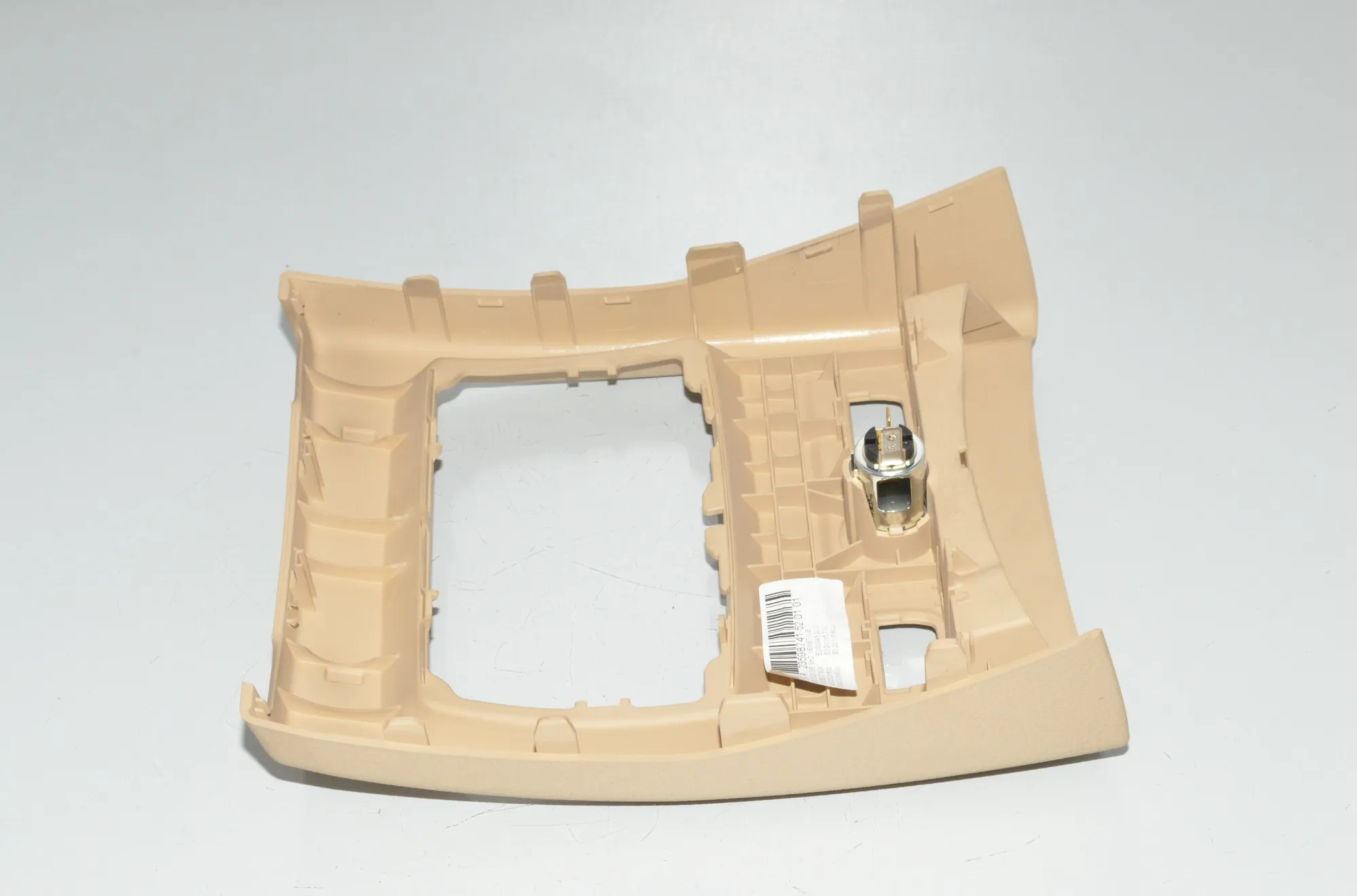 Center Console Trim – OEM 9222046 · BMW 3 (F30, F80) 320 i Efficient Dynamics 2014 – 3