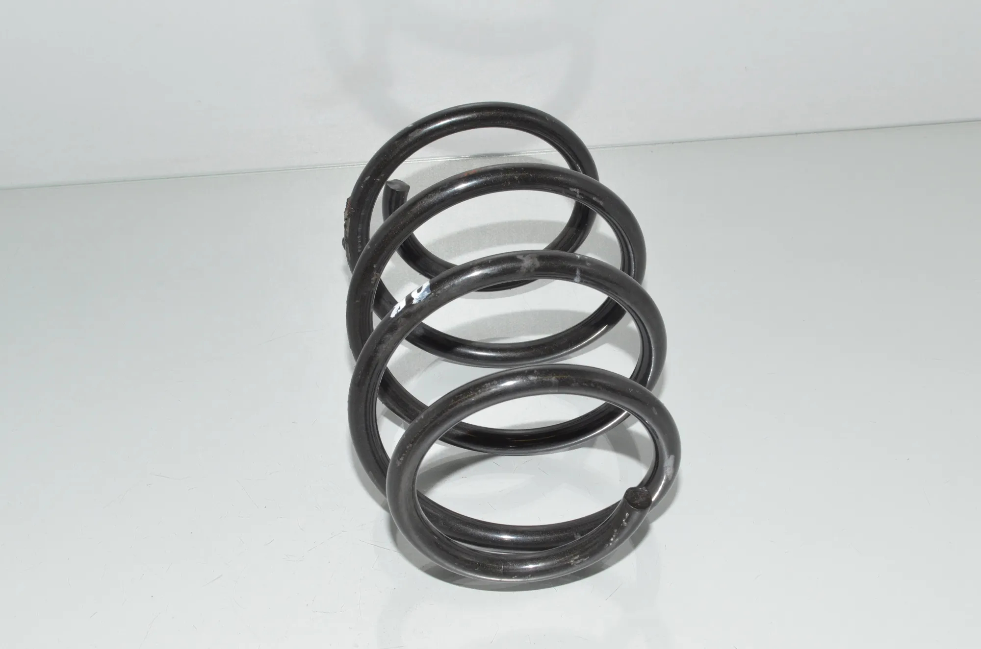 Front Left Coil Spring – OEM KBA91389 · BMW 3 (F30, F80) 320 i Efficient Dynamics 2014 – 2