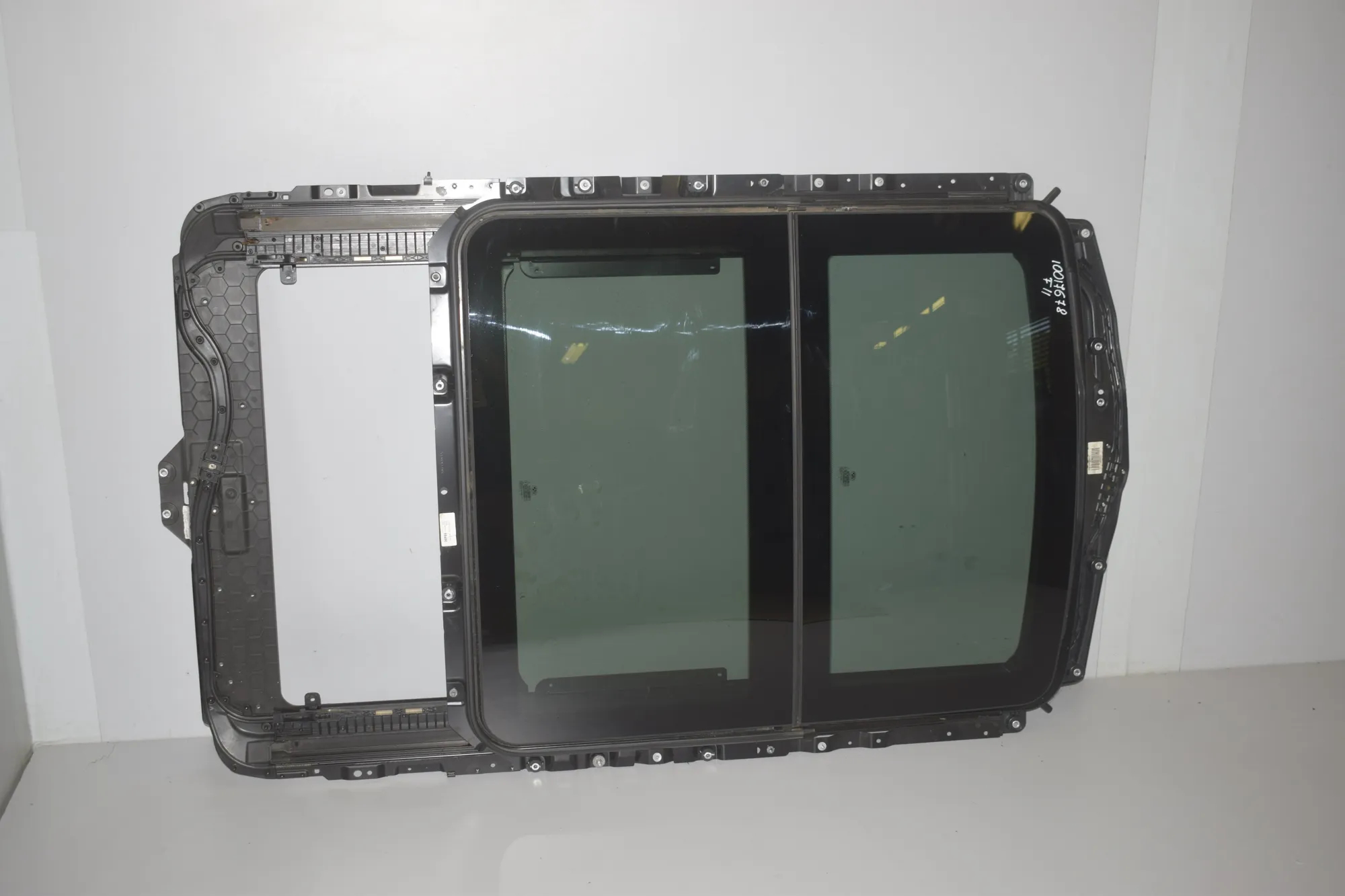 Sunroof – OEM 8038192 · BMW 5 Touring (F11) M 550 d xDrive 2012 – 4