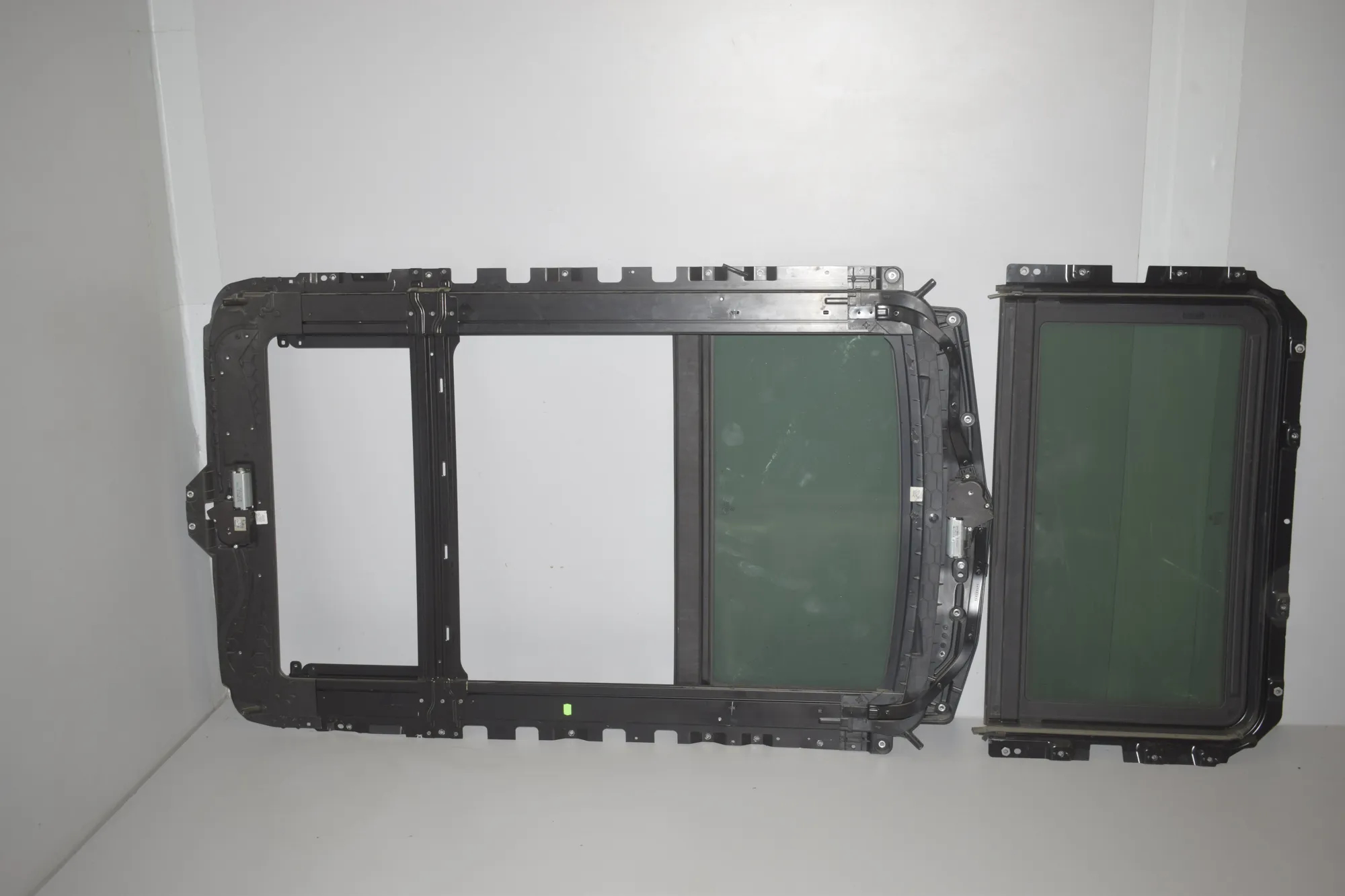 Sunroof – OEM 8038192 · BMW 5 Touring (F11) 530 d 2013 – 3