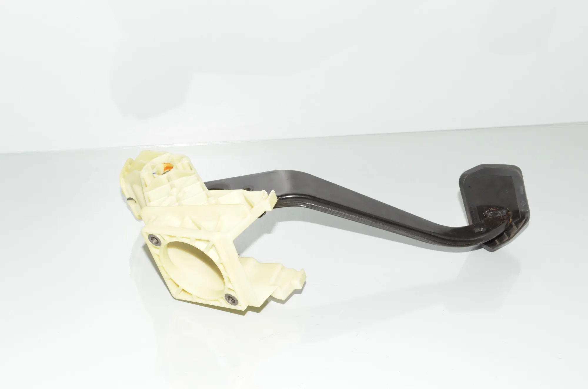 Brake Pedal – OEM 6791900 · BMW X6 (E71, E72) xDrive 50 i 2009 – 3