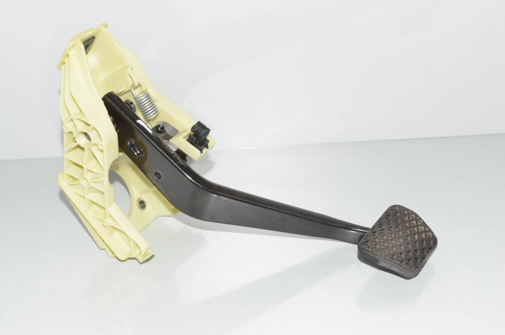 Brake Pedal – OEM 6791900 · BMW X6 (E71, E72) xDrive 50 i 2009