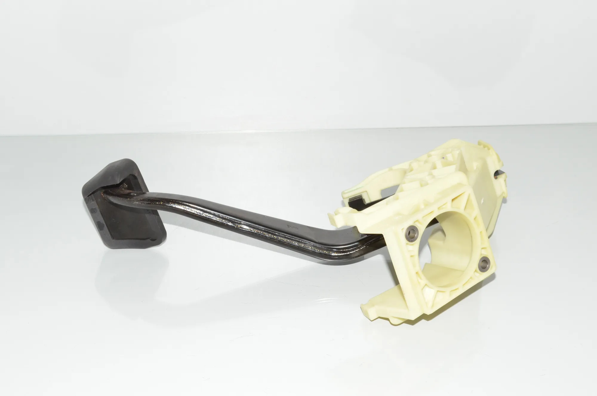Brake Pedal – OEM 6791900 · BMW X6 (E71, E72) xDrive 50 i 2009 – 4