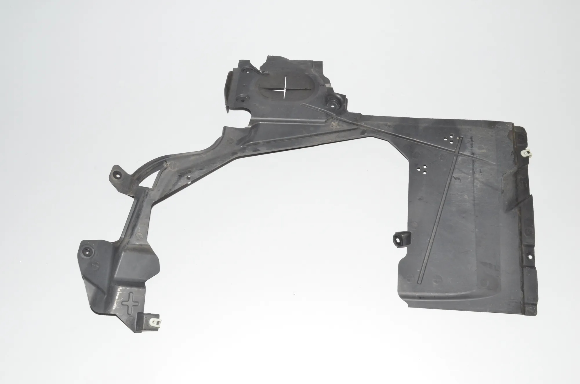Rear Right Underbody Cover – OEM 7290808 · BMW 2 Gran Tourer (F46) 218 d 2019