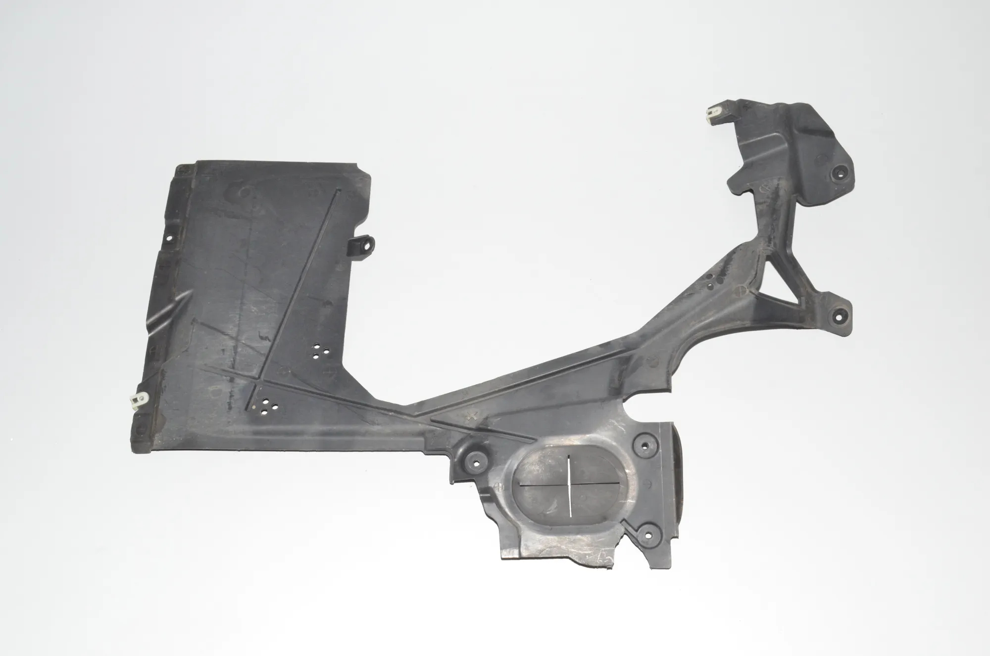 Rear Right Underbody Cover – OEM 7290808 · BMW 2 Gran Tourer (F46) 218 d 2019 – 2