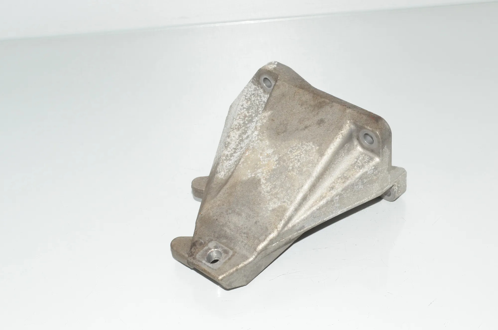 Right Side Engine Bracket – OEM 6786694 · BMW 3 Touring (E91) 330 d xDrive 2011 – 2
