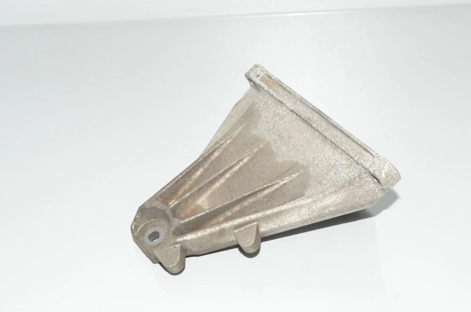 Right Side Engine Bracket – OEM 6786694 · BMW 3 Touring (E91) 330 d xDrive 2011 – 3