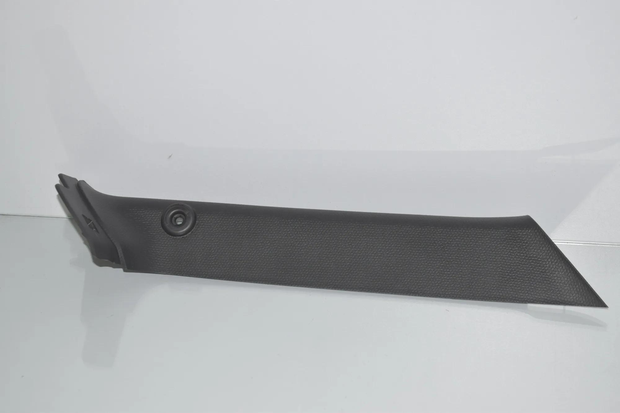 Tailgate Bootlid Trim – OEM 7315765 · BMW i3 (I01) BMW i3 (I01) s Electric 2017 – 2
