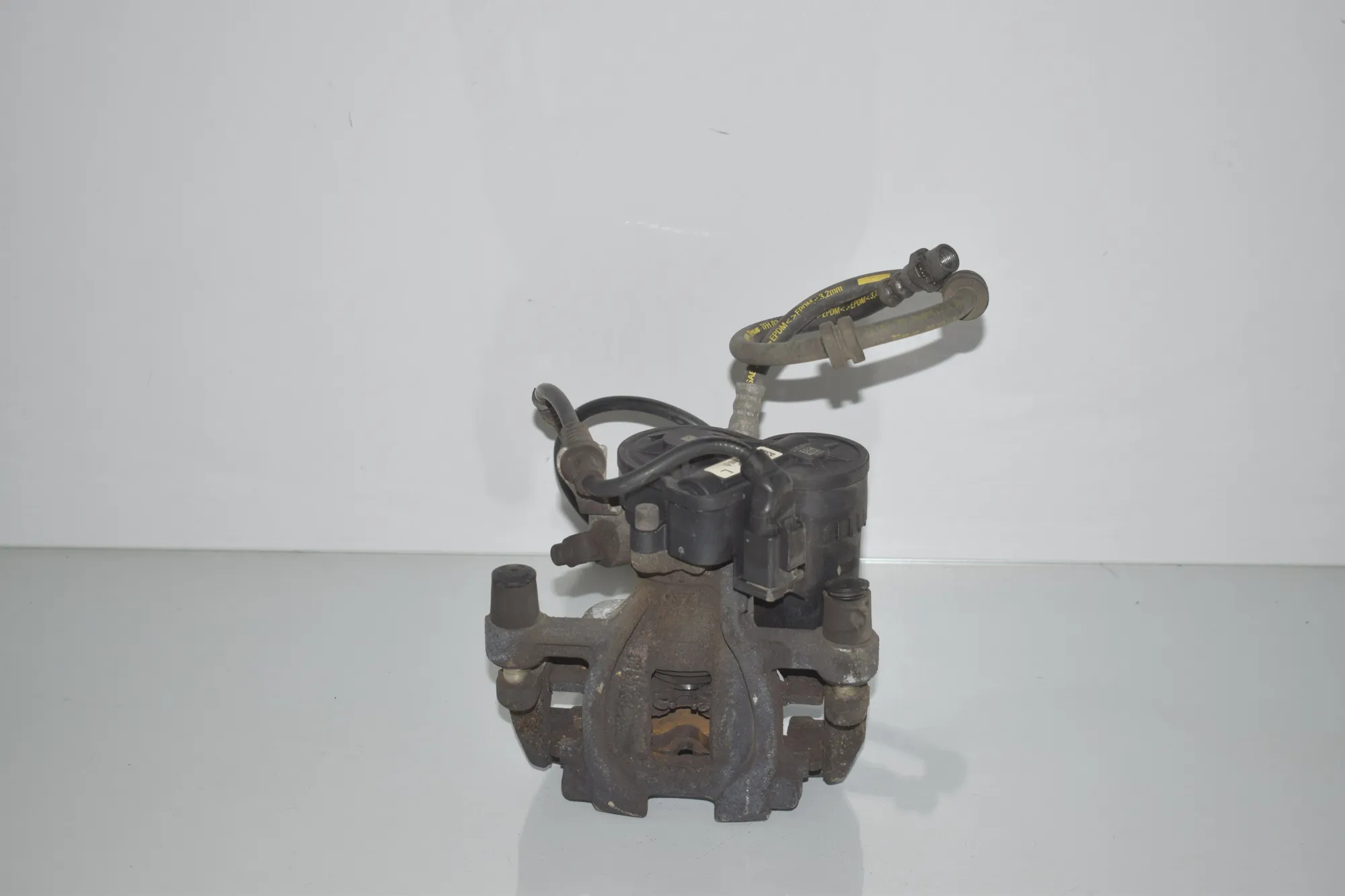 Rear Left Brake Caliper – OEM 6883025 · BMW 2 Gran Tourer (F46) 218 d 2019