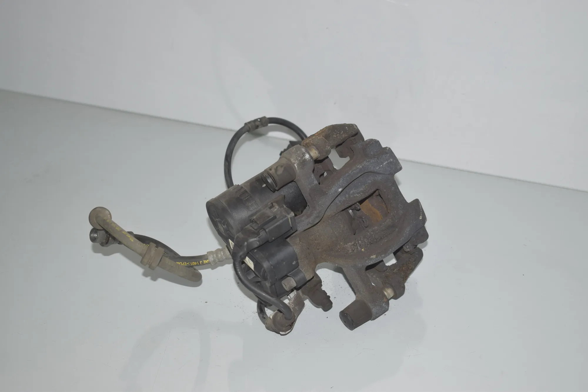 Rear Left Brake Caliper – OEM 6883025 · BMW 2 Gran Tourer (F46) 218 d 2019 – 4