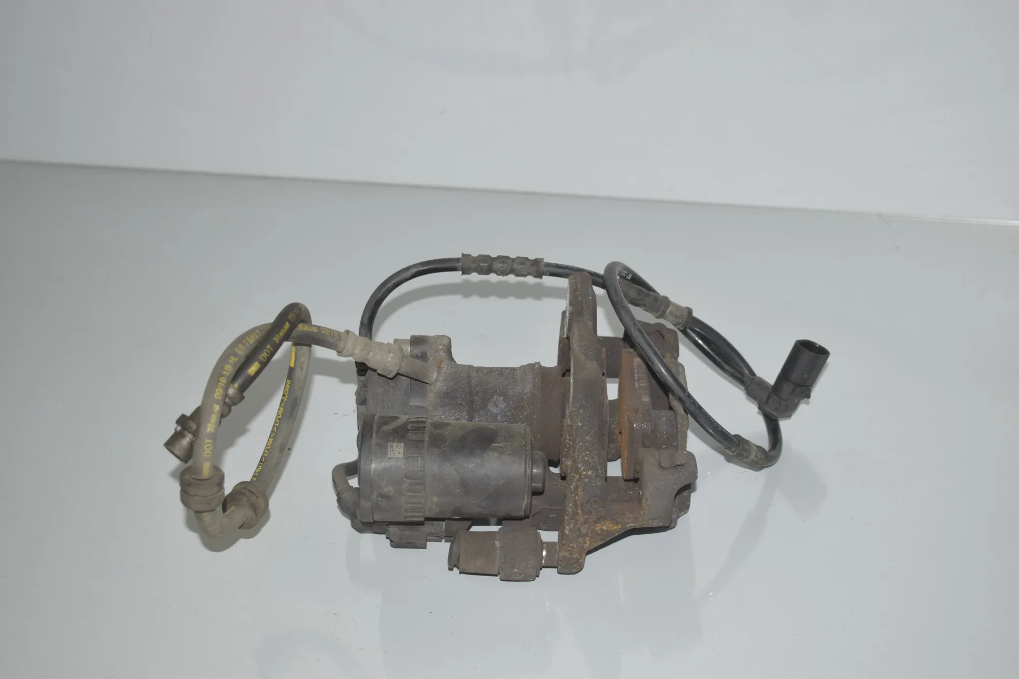 Rear Left Brake Caliper – OEM 6883025 · BMW 2 Gran Tourer (F46) 218 d 2019 – 3