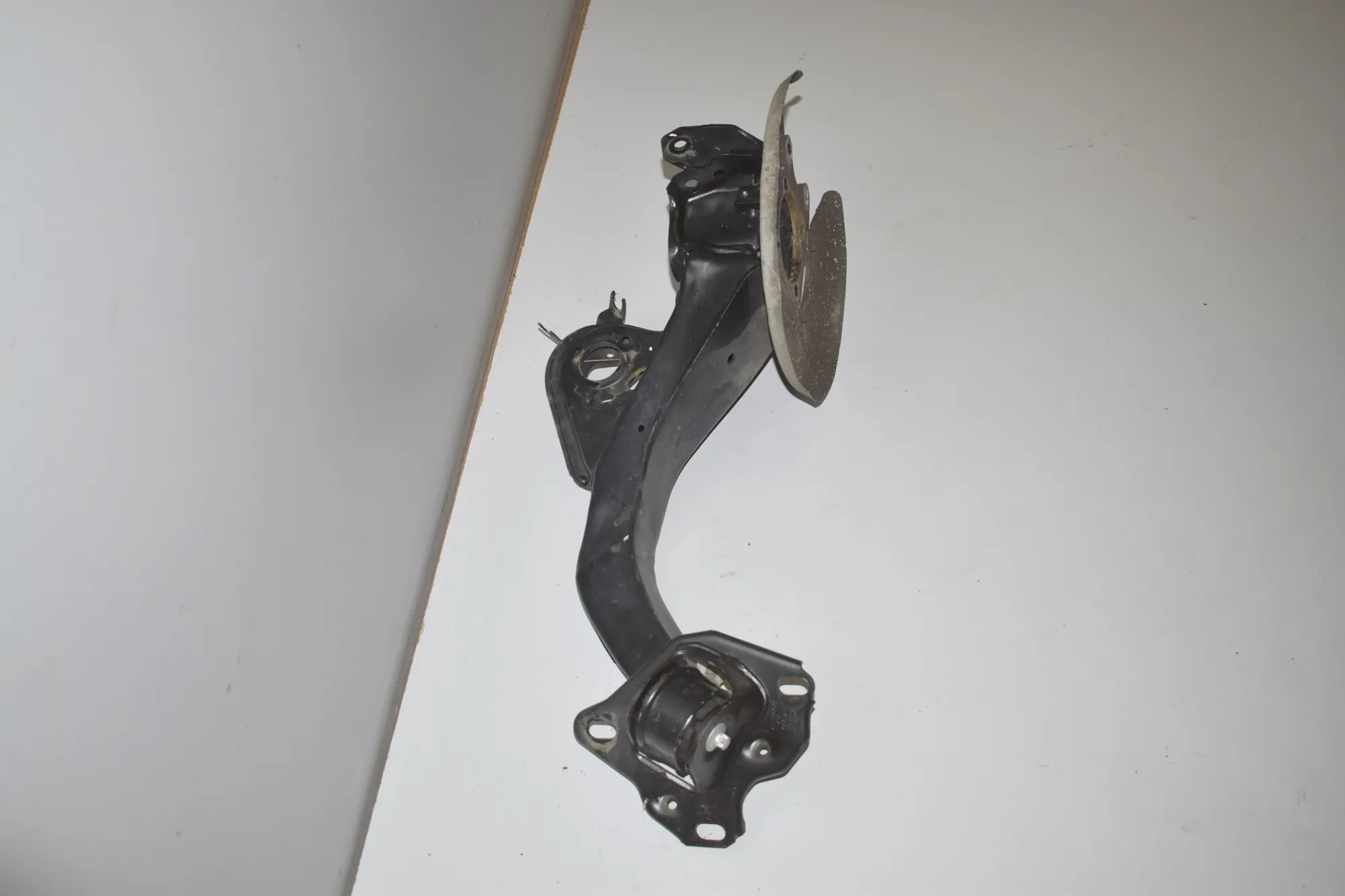 Rear Left Wheel Hub Spindle – OEM 6898963 · BMW 2 Gran Tourer (F46) 218 d 2019 – 5